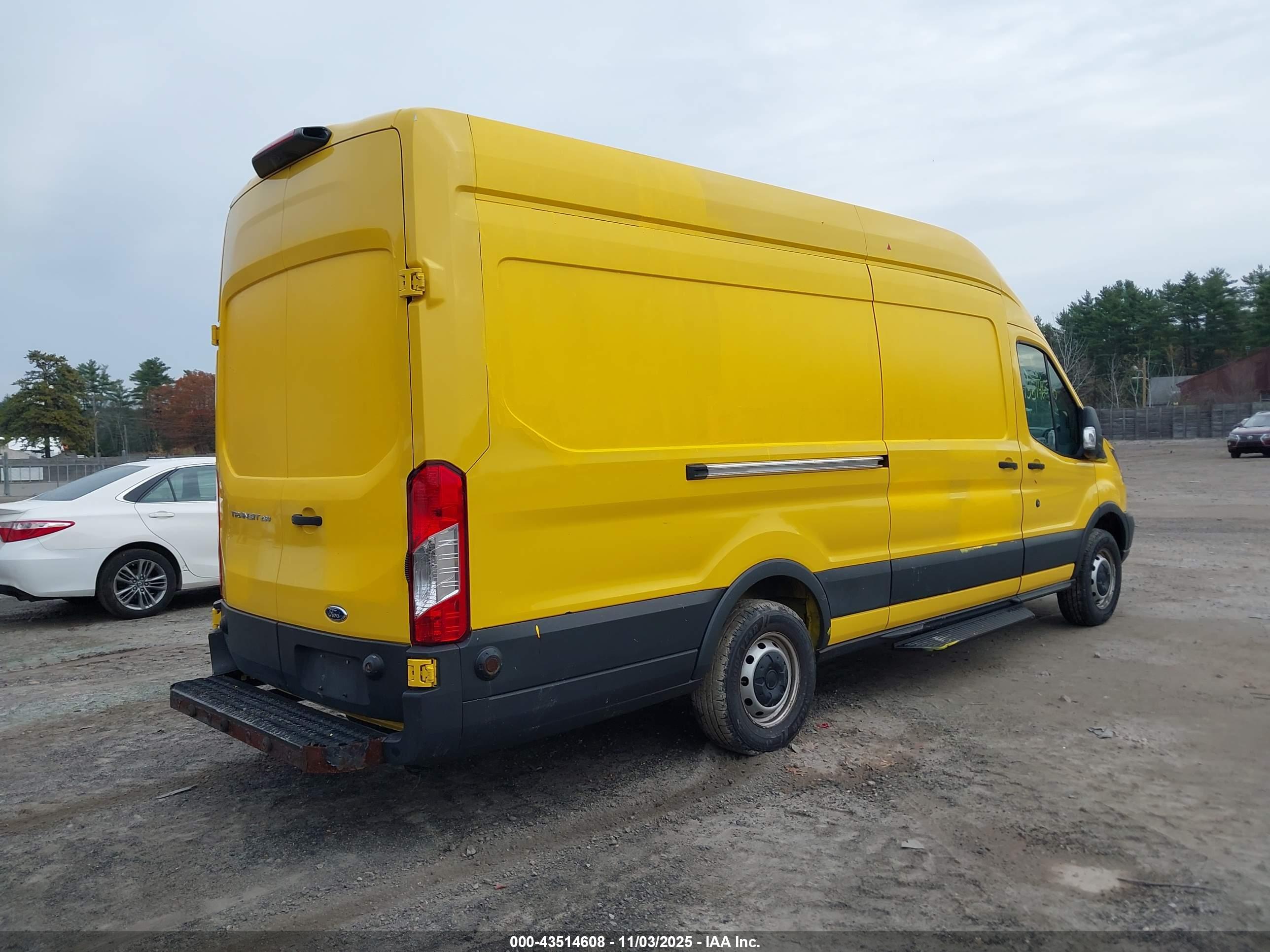 FORD TRANSIT-250 image 4