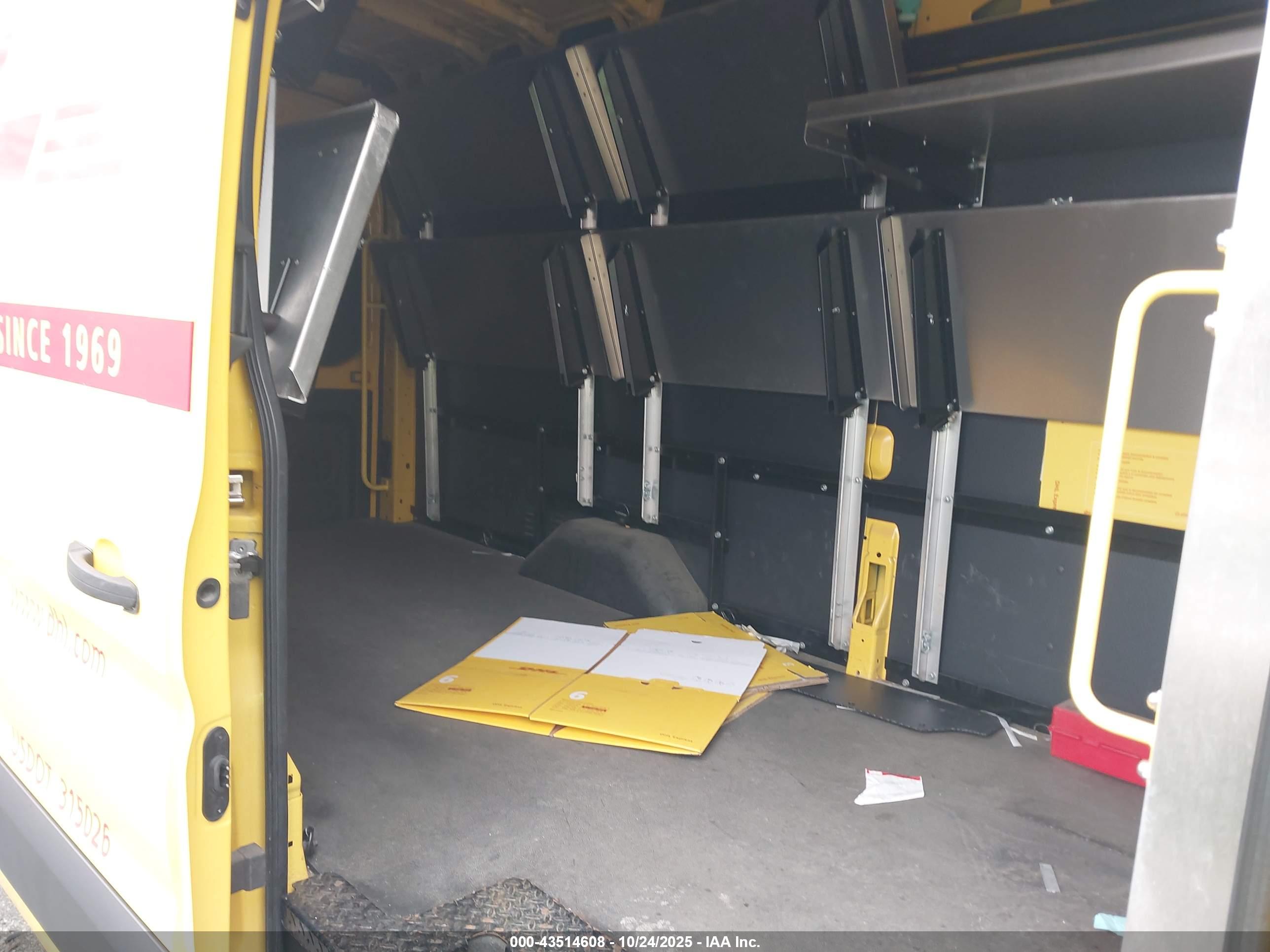 FORD TRANSIT-250 image 8