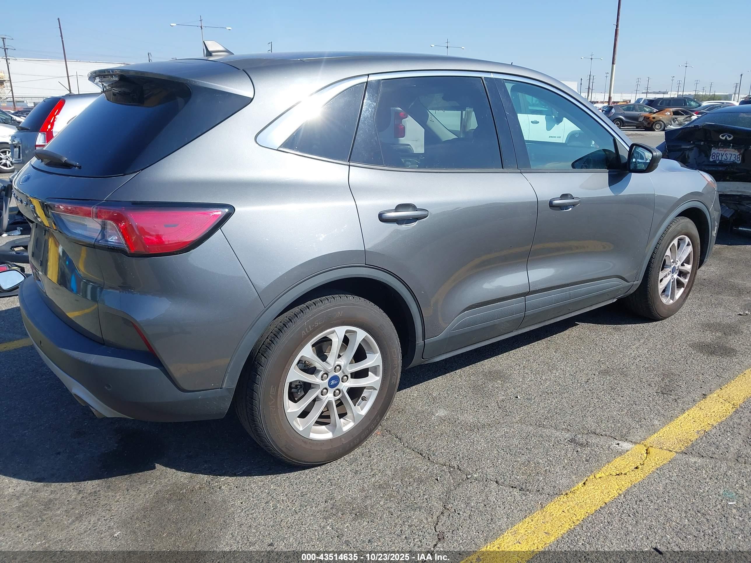 FORD ESCAPE image 4