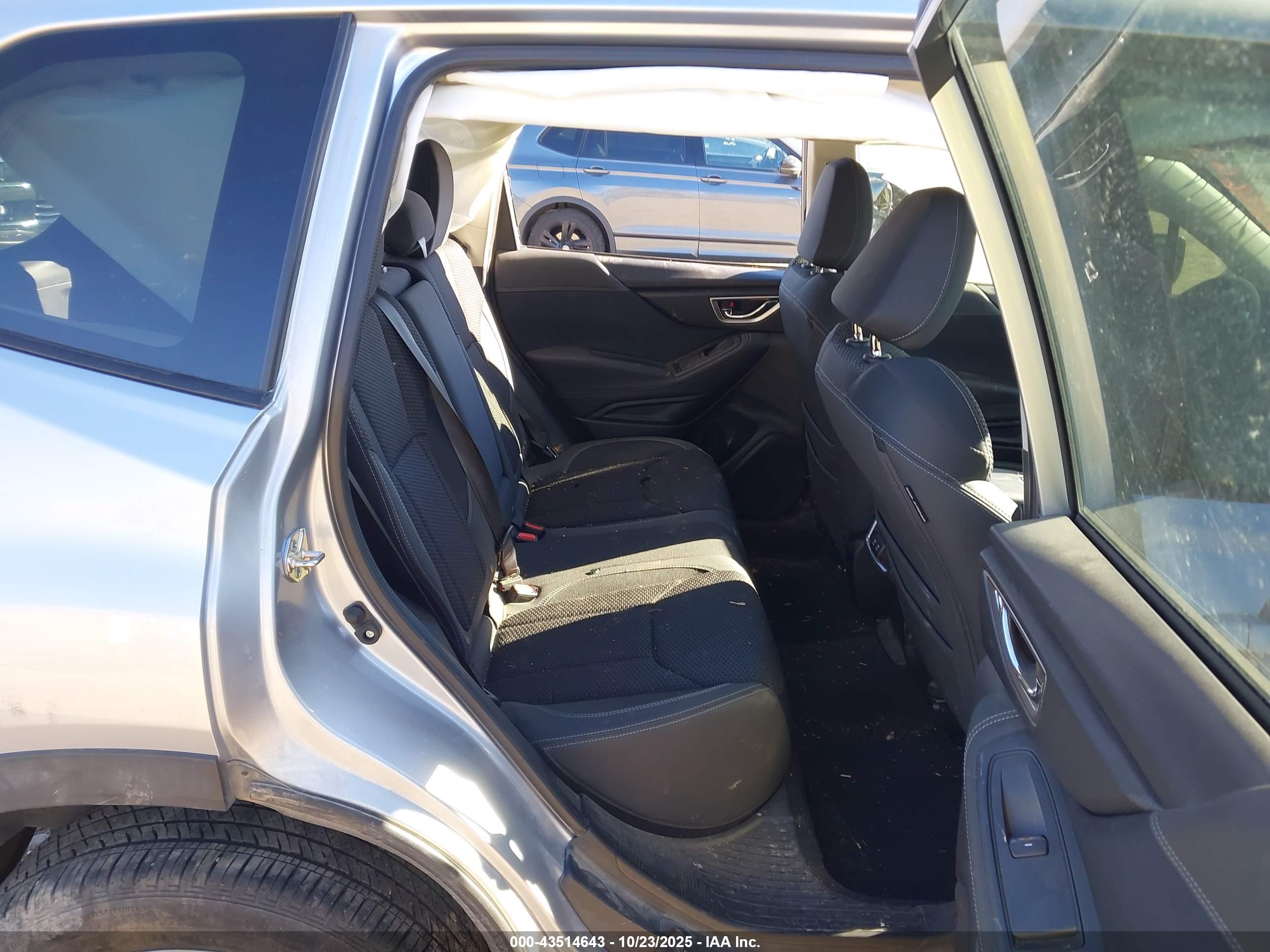 SUBARU FORESTER image 8