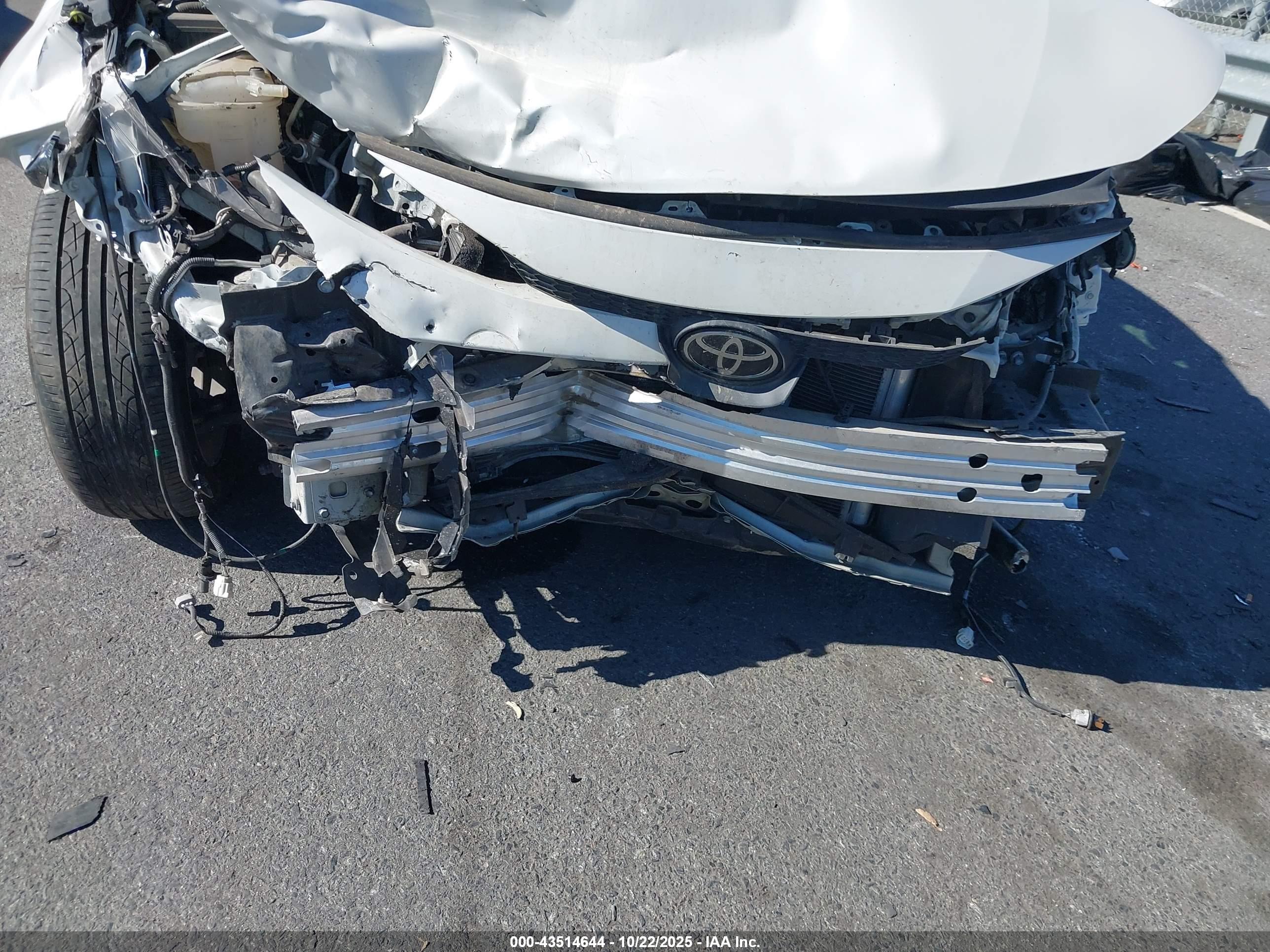 TOYOTA COROLLA image 6