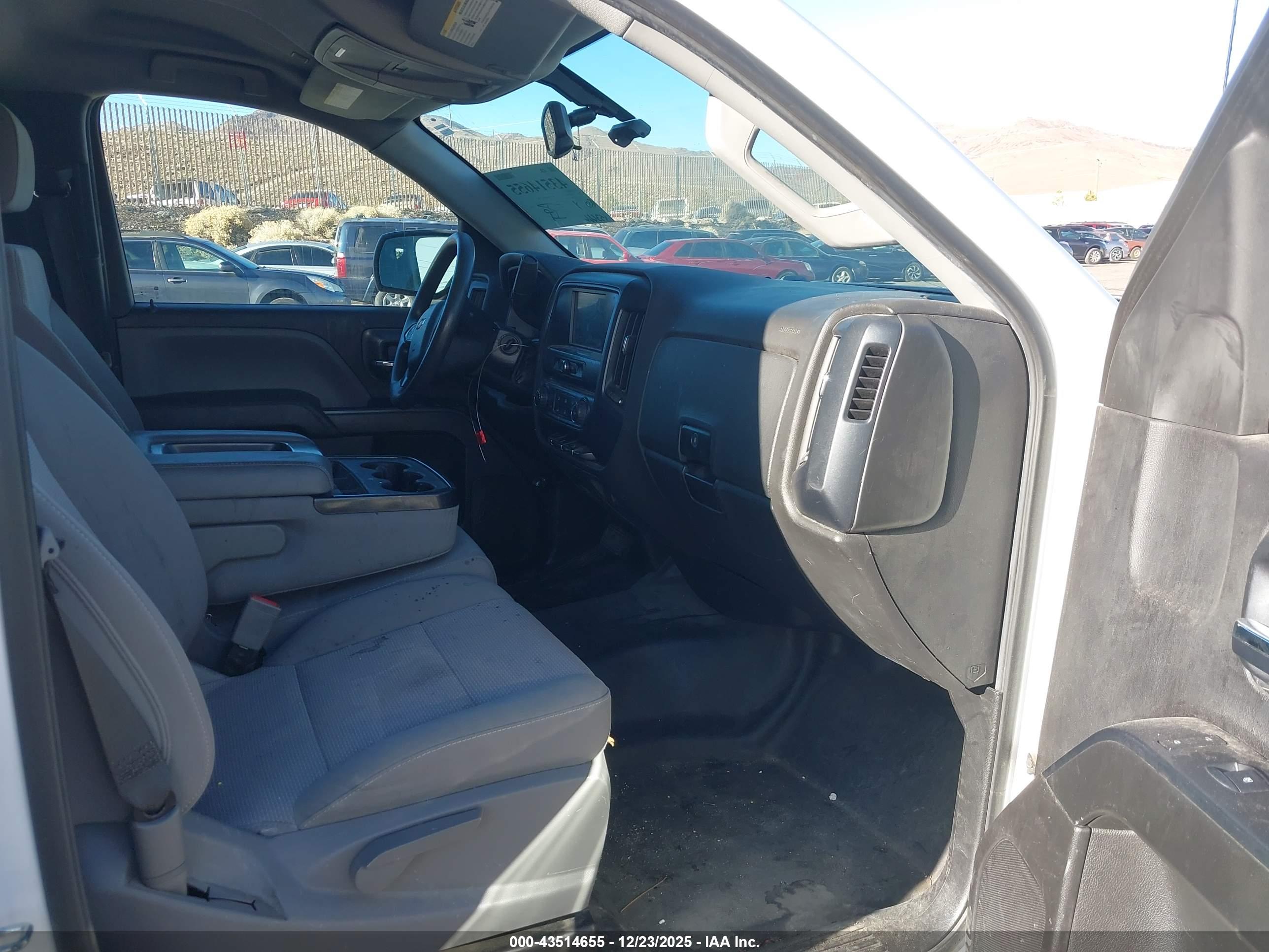 CHEVROLET SILVERADO image 5