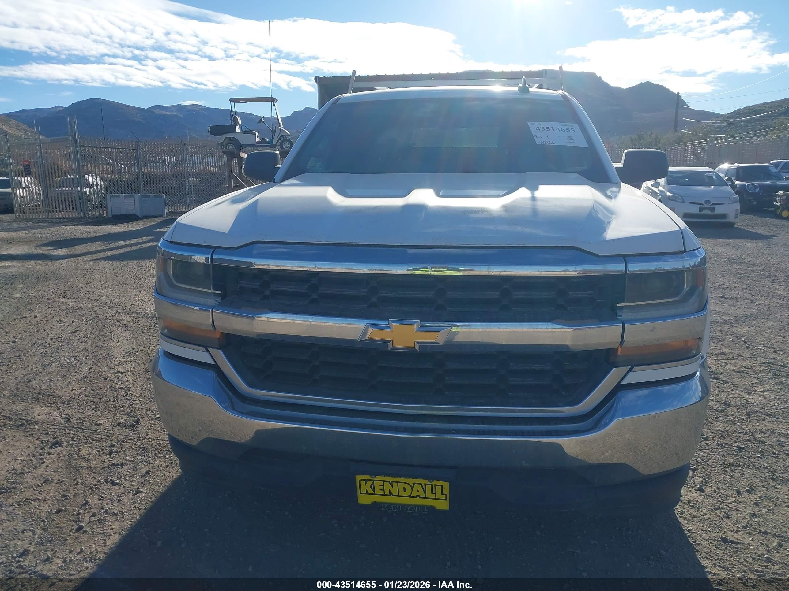 CHEVROLET SILVERADO image 6