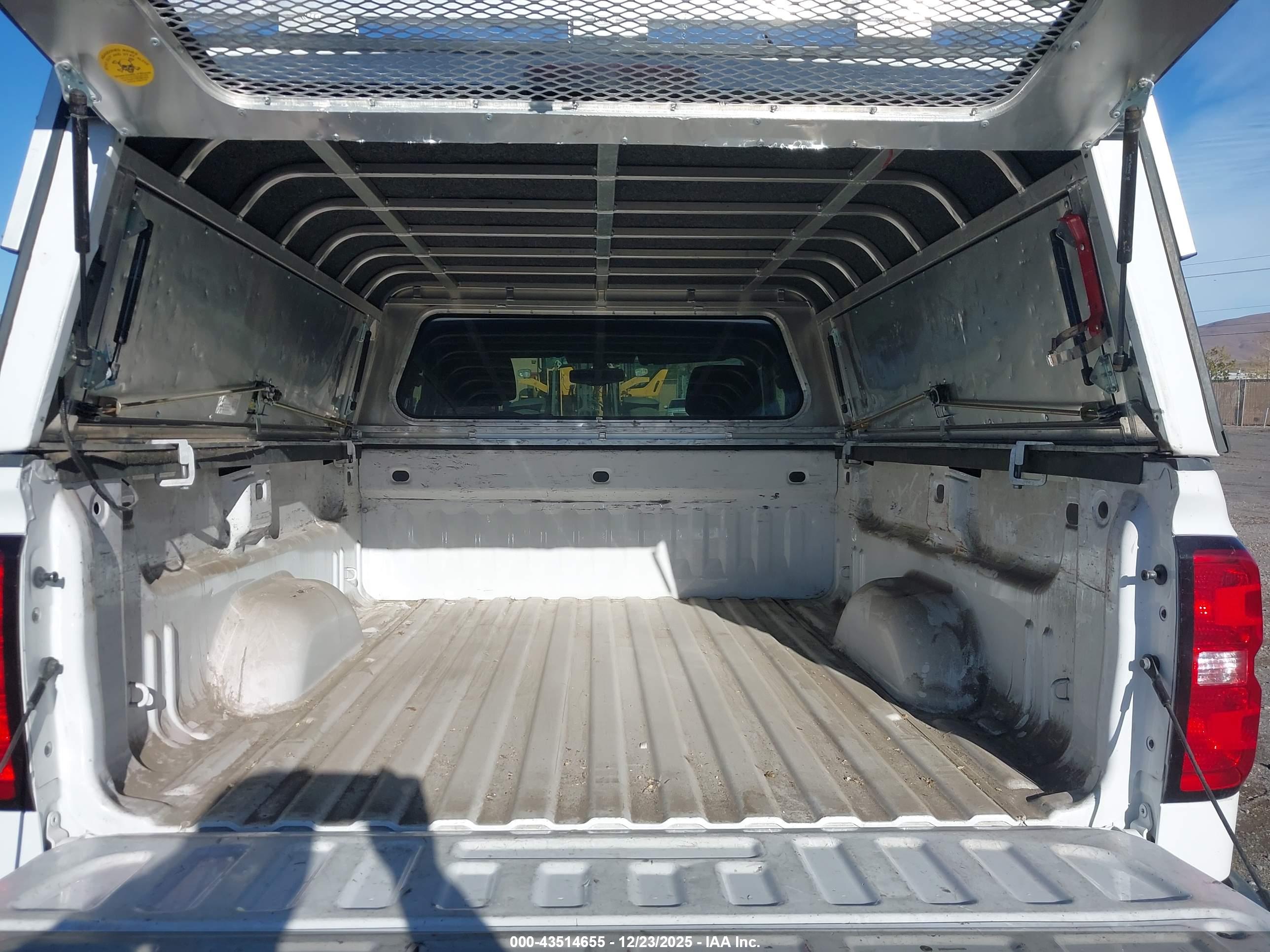 CHEVROLET SILVERADO image 8