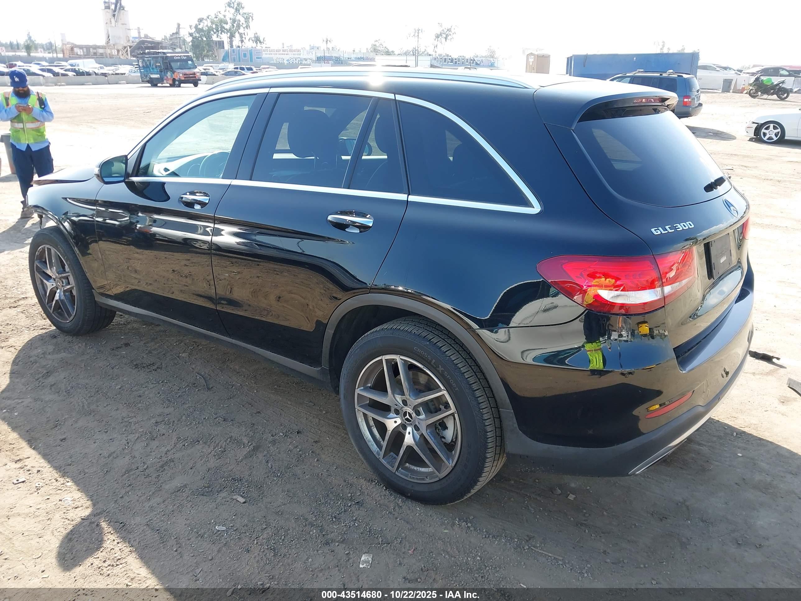 MERCEDES-BENZ GLC image 3