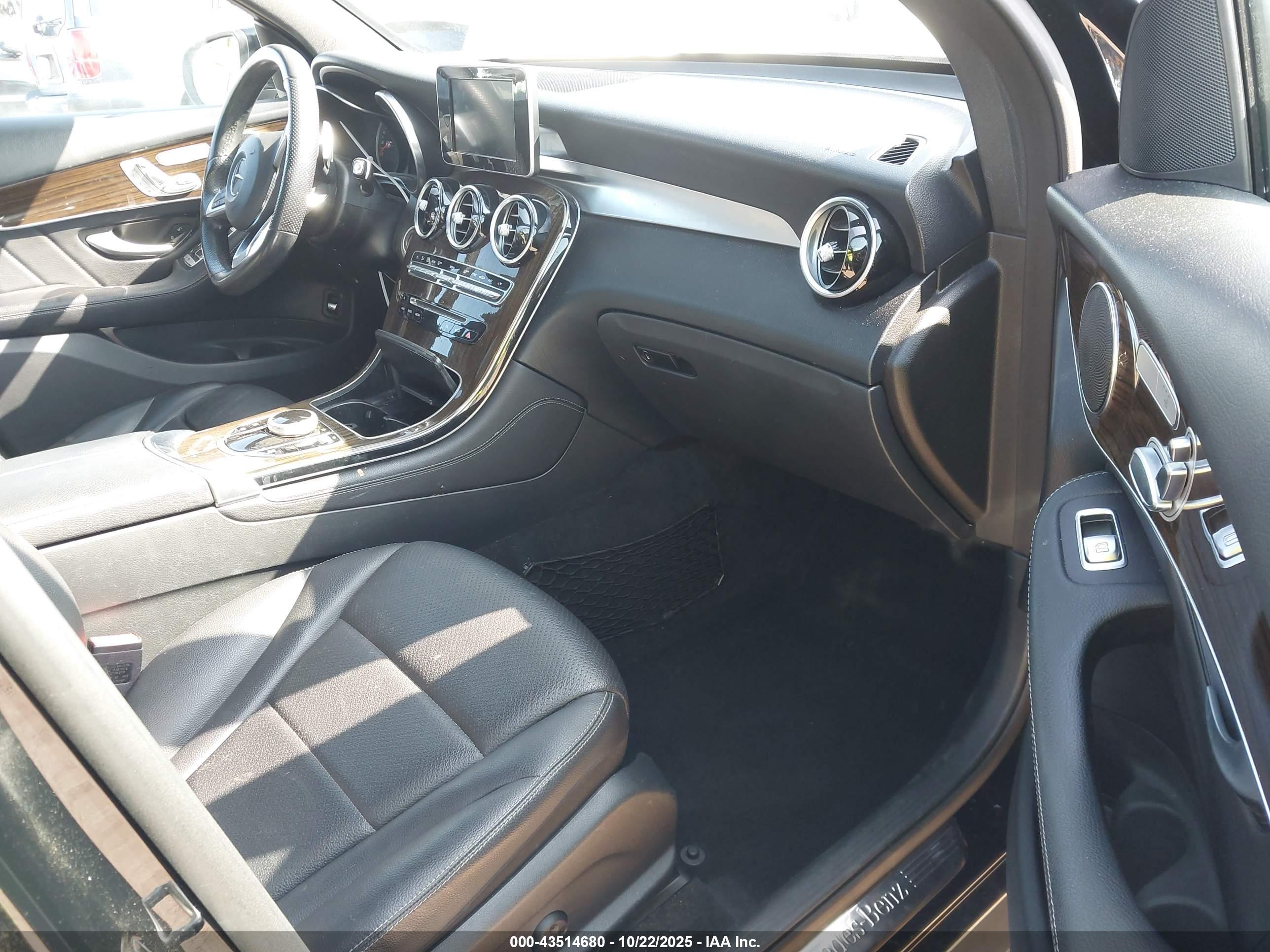 MERCEDES-BENZ GLC image 5