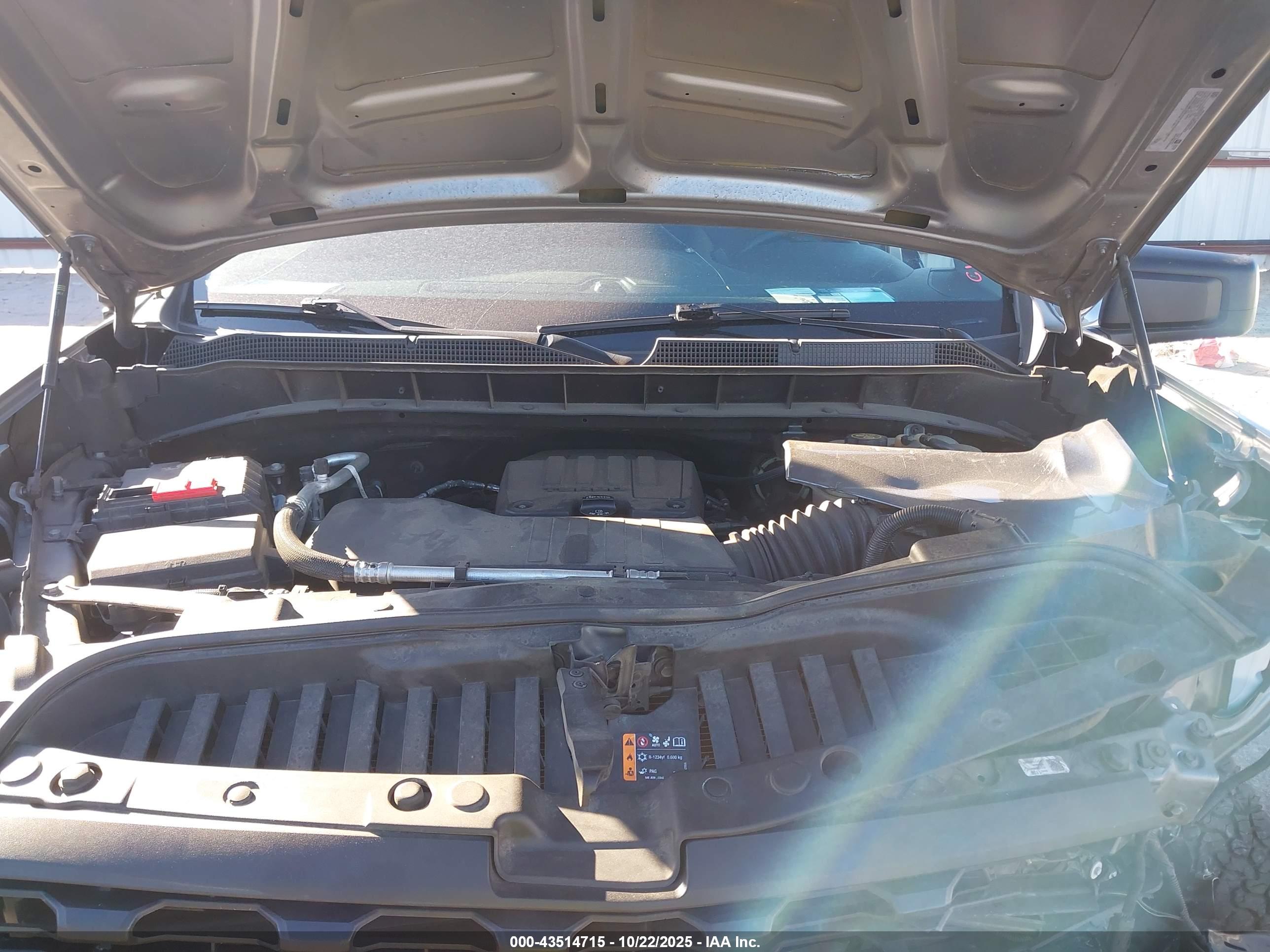 CHEVROLET SILVERADO image 10