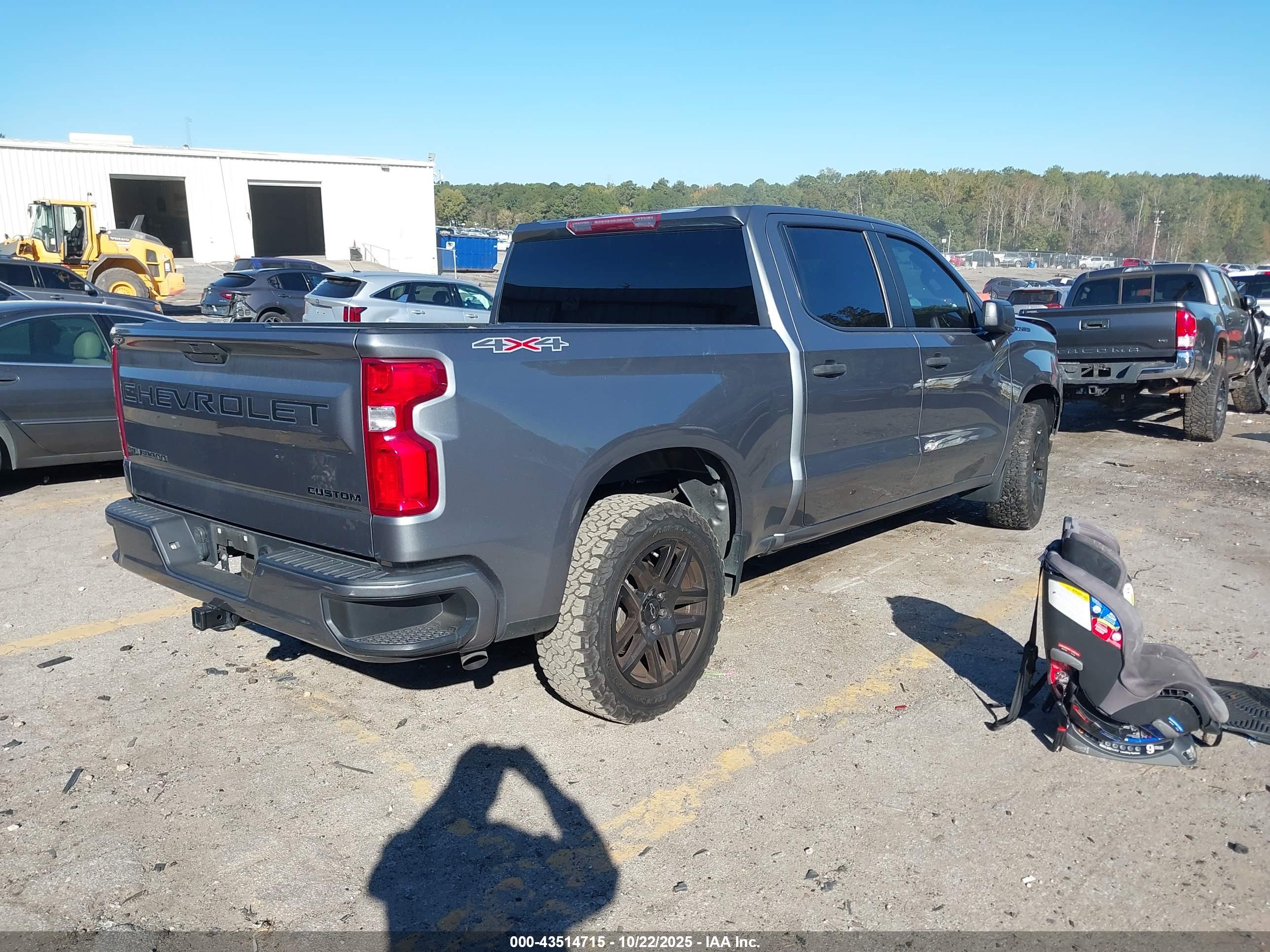 CHEVROLET SILVERADO image 4