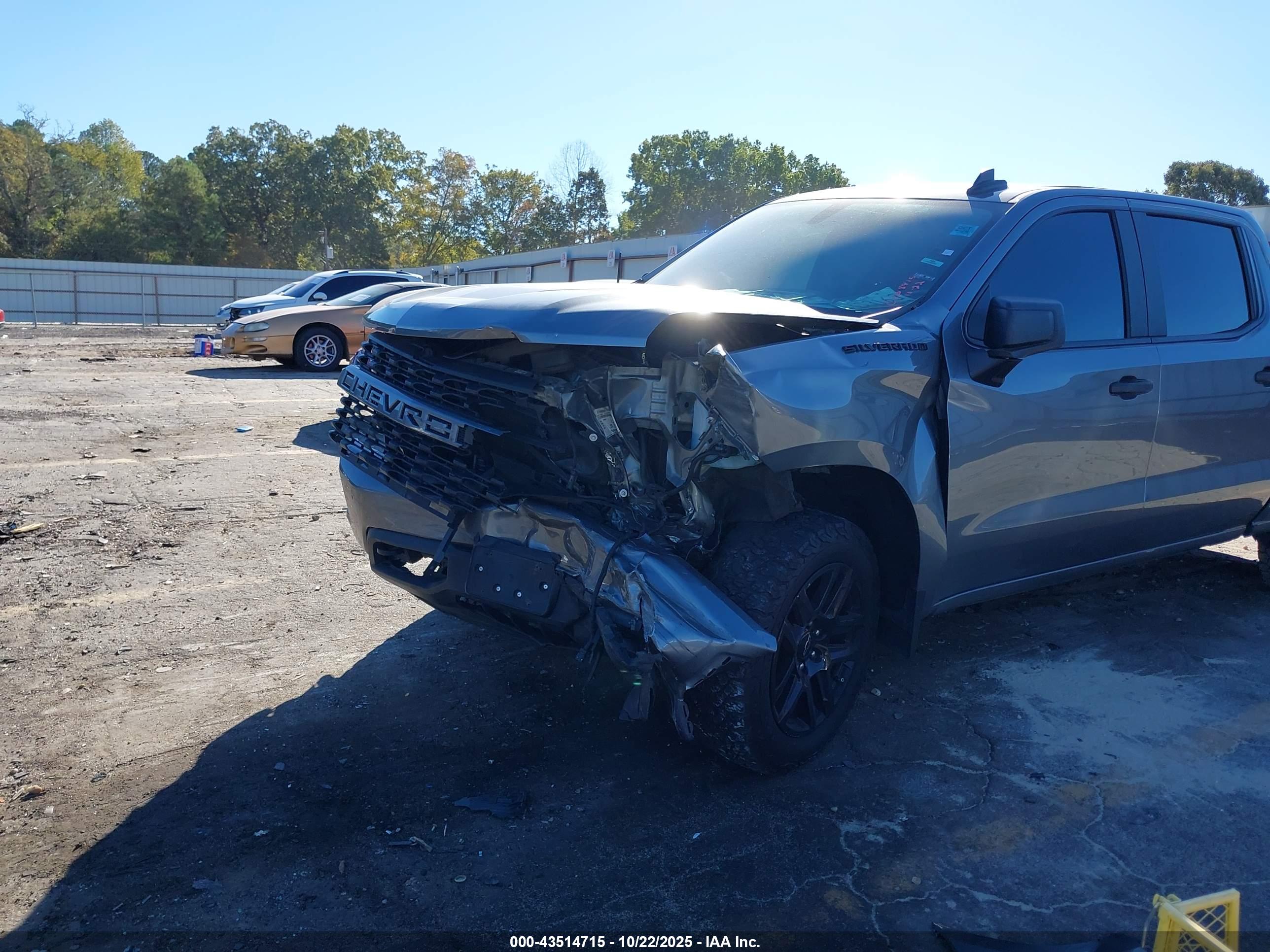 CHEVROLET SILVERADO image 6