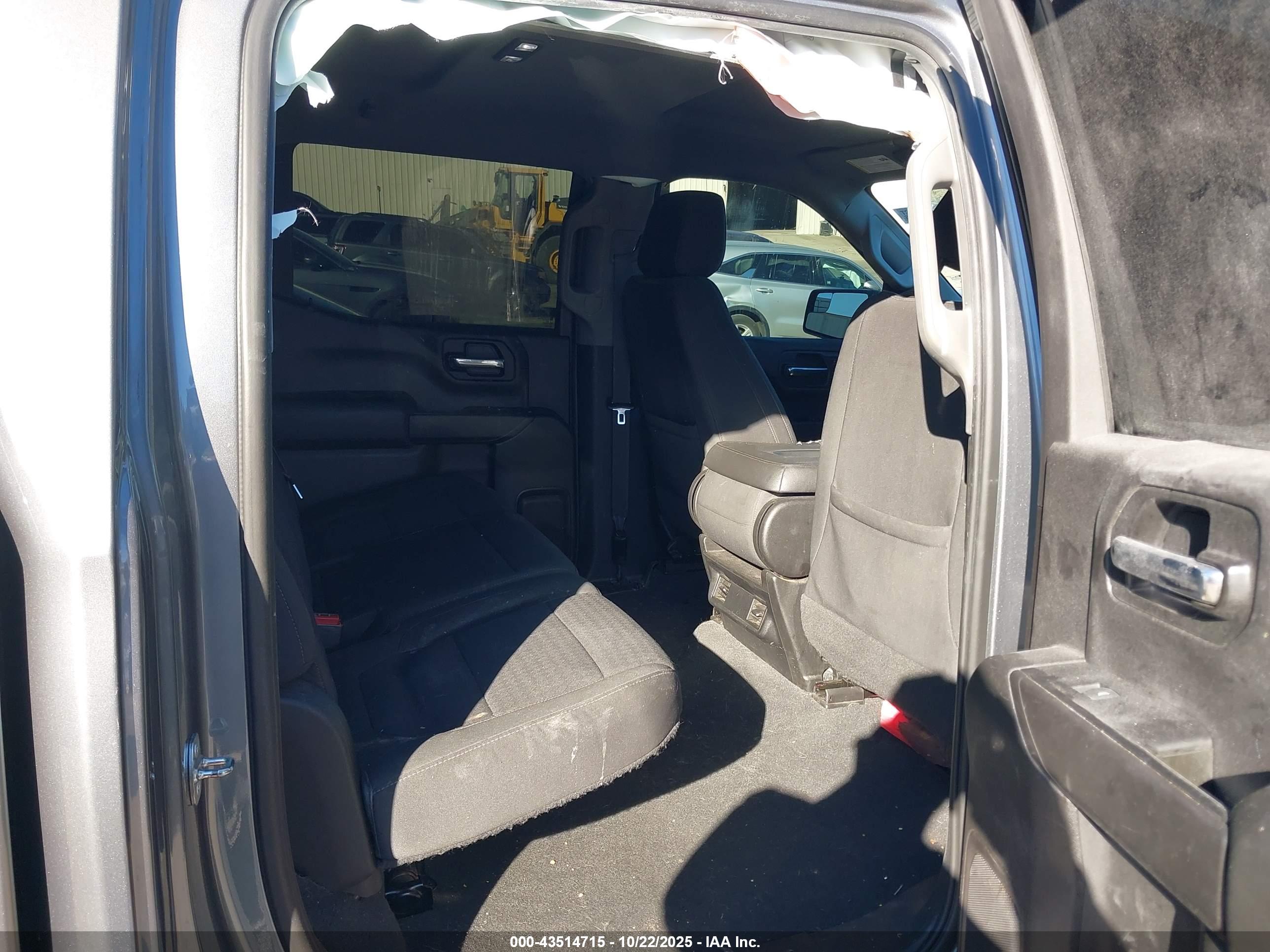 CHEVROLET SILVERADO image 8