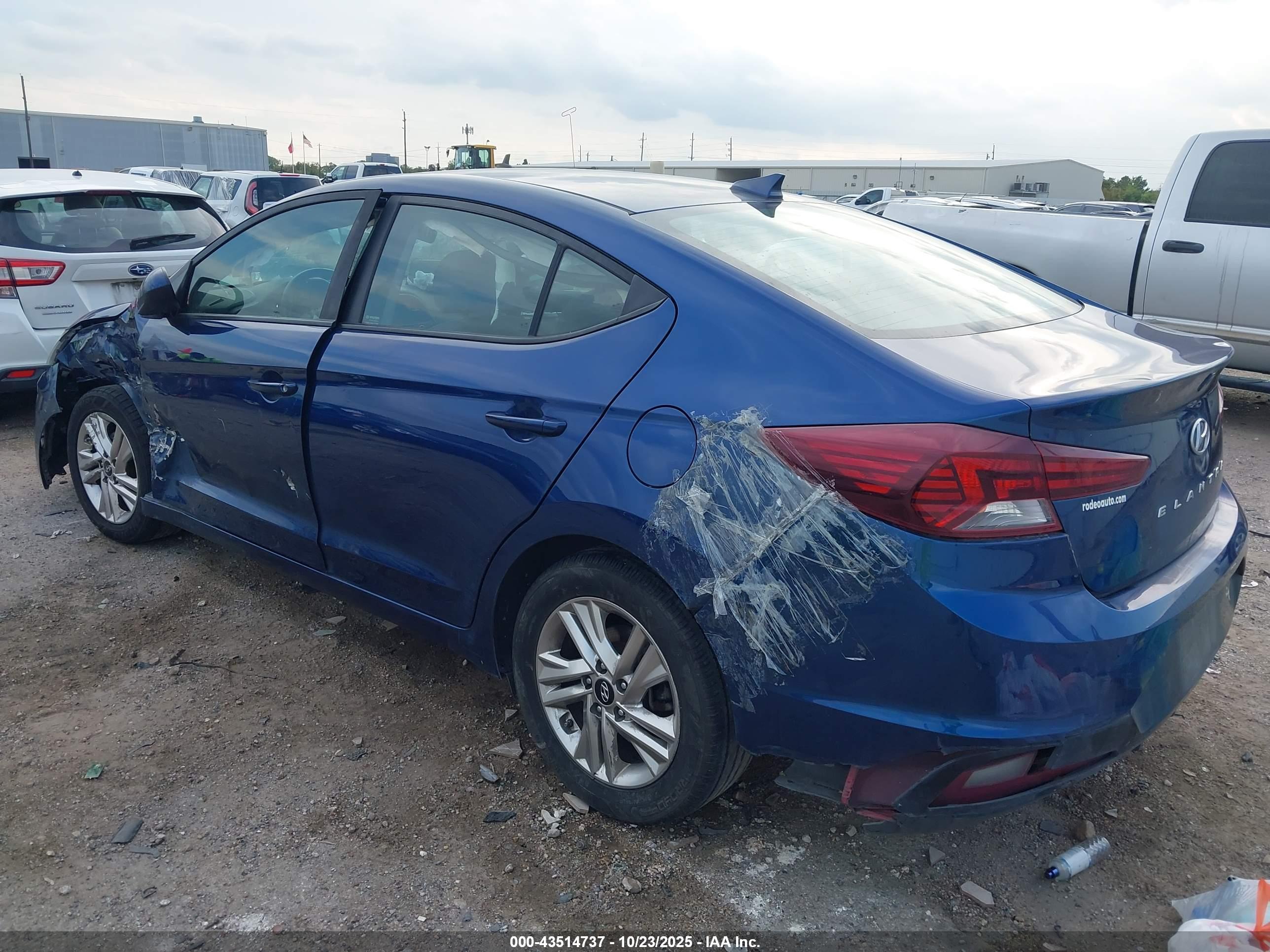 HYUNDAI ELANTRA image 3