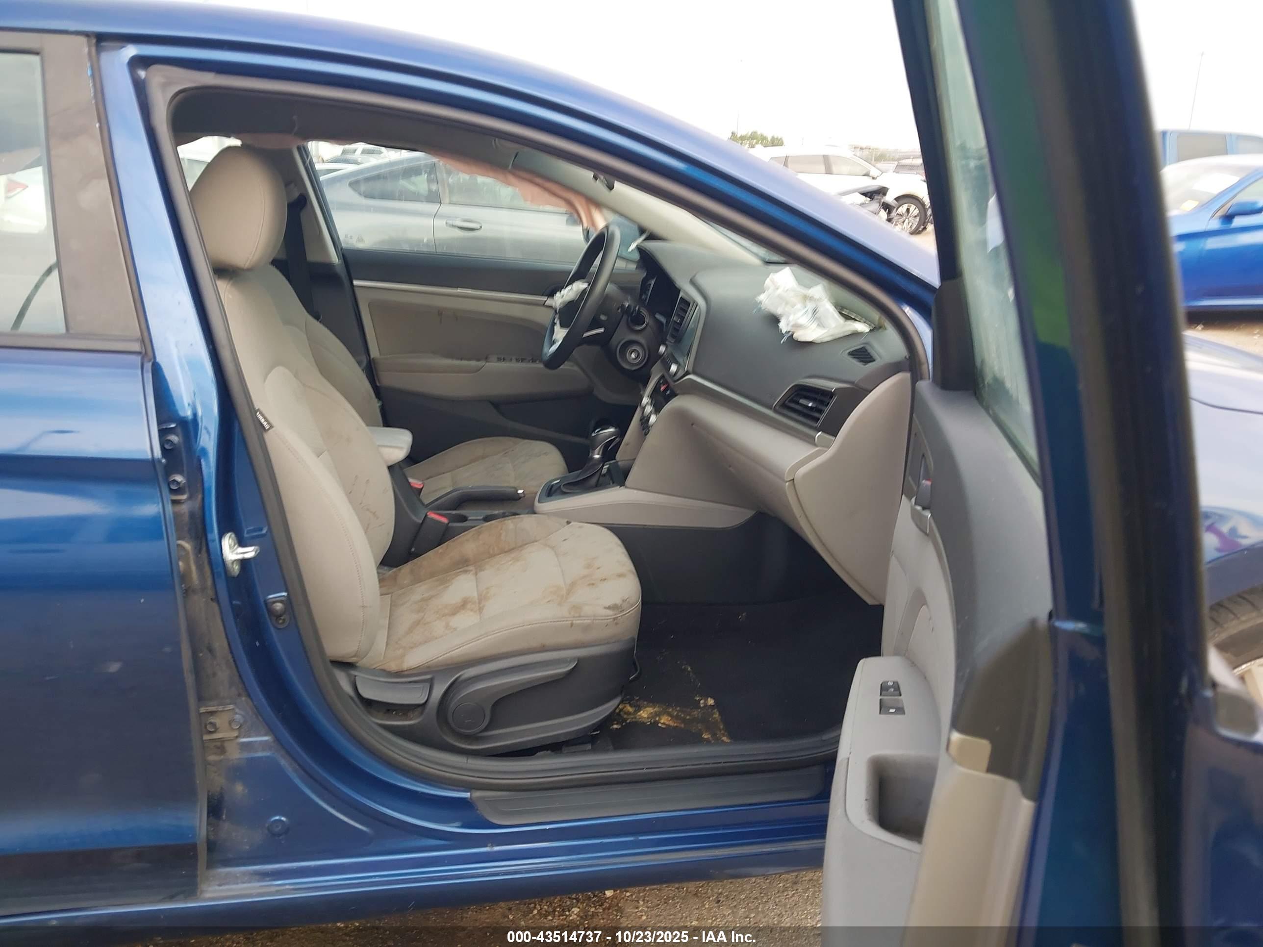 HYUNDAI ELANTRA image 5