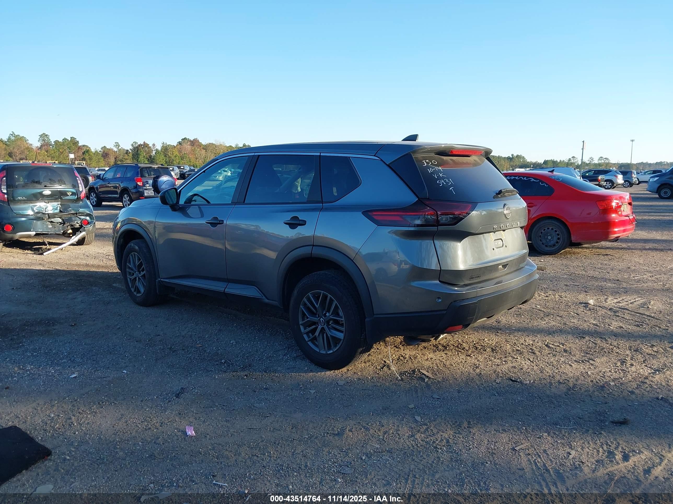 NISSAN ROGUE image 3