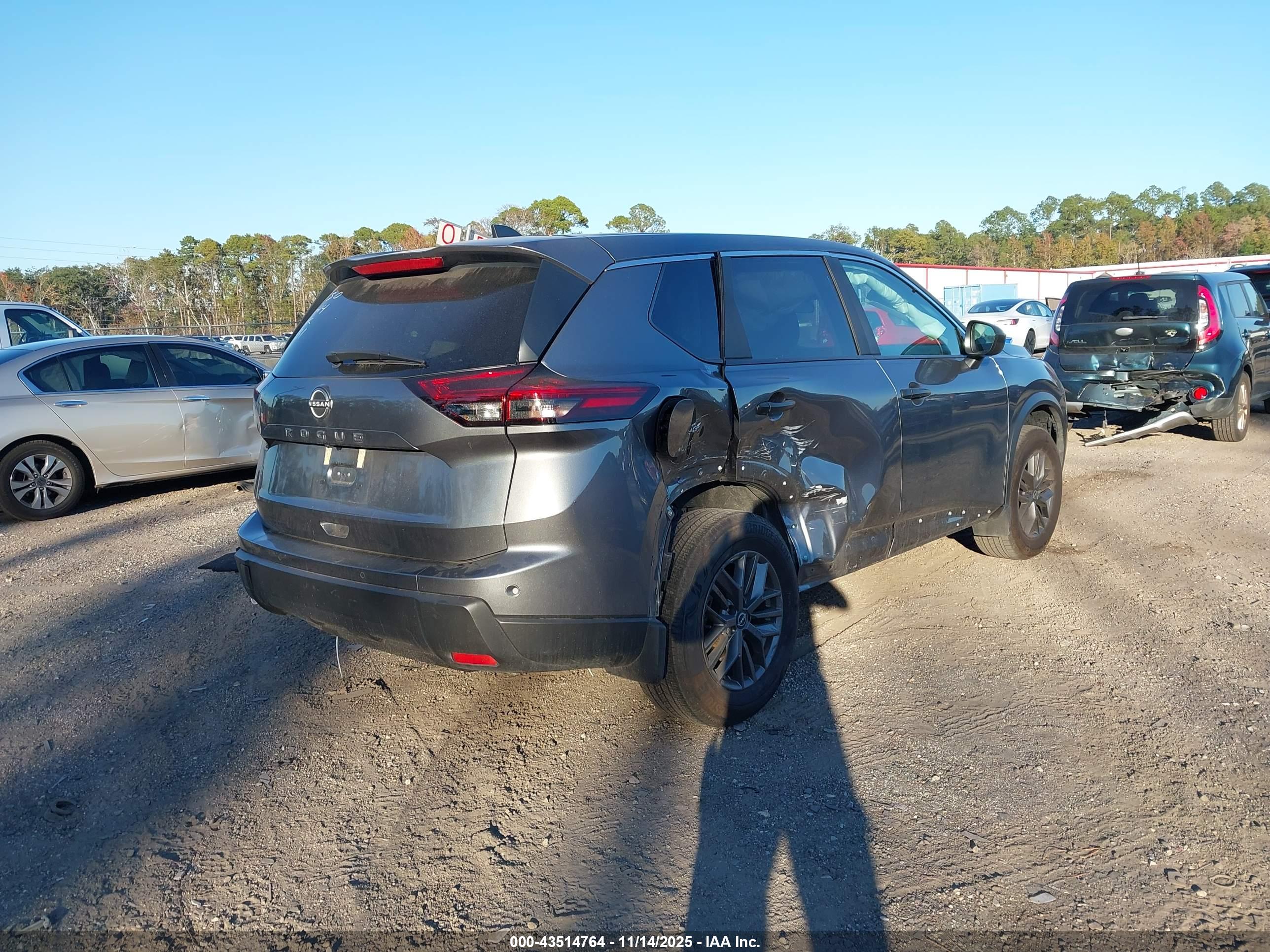 NISSAN ROGUE image 4