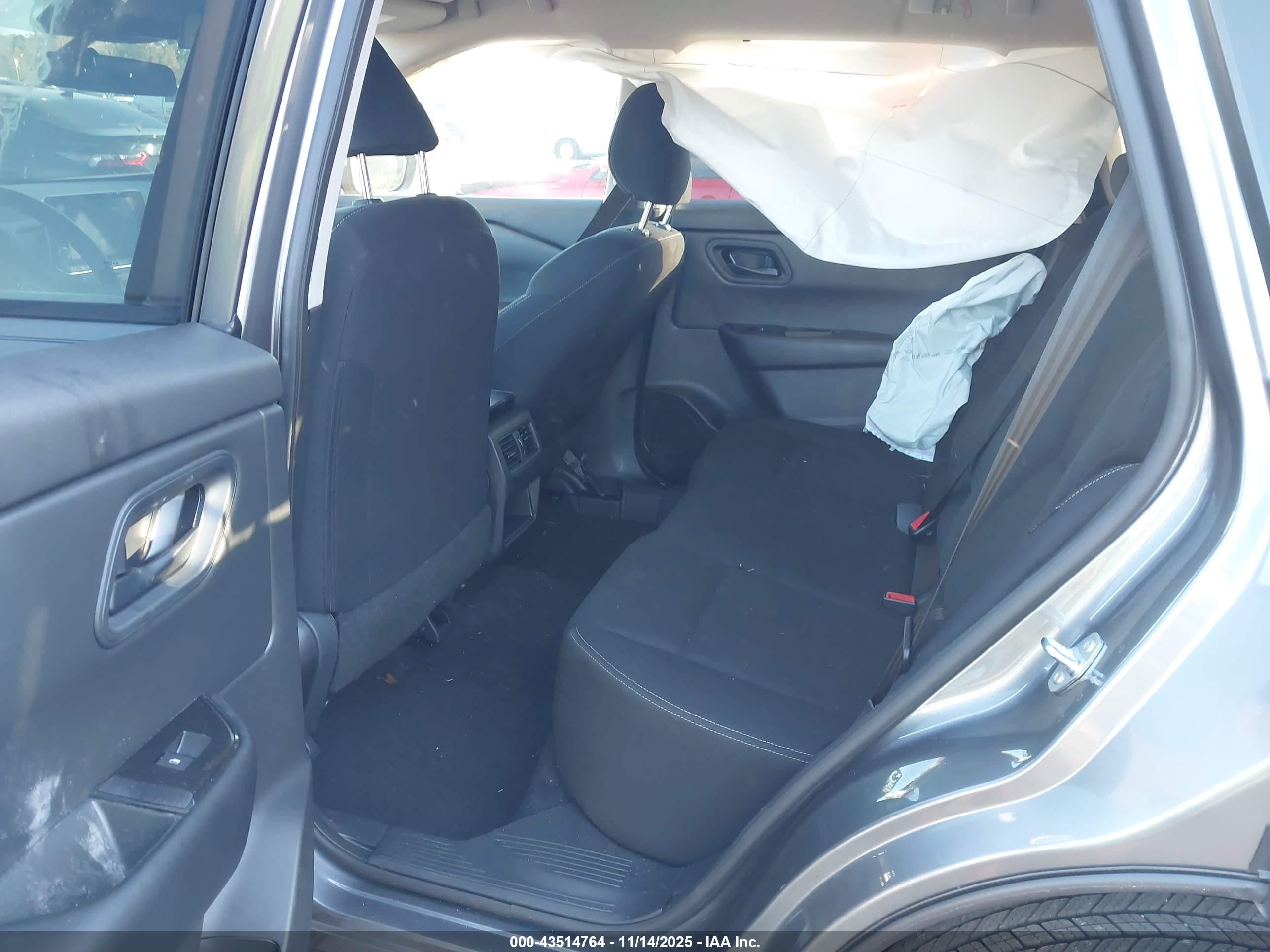 NISSAN ROGUE image 8