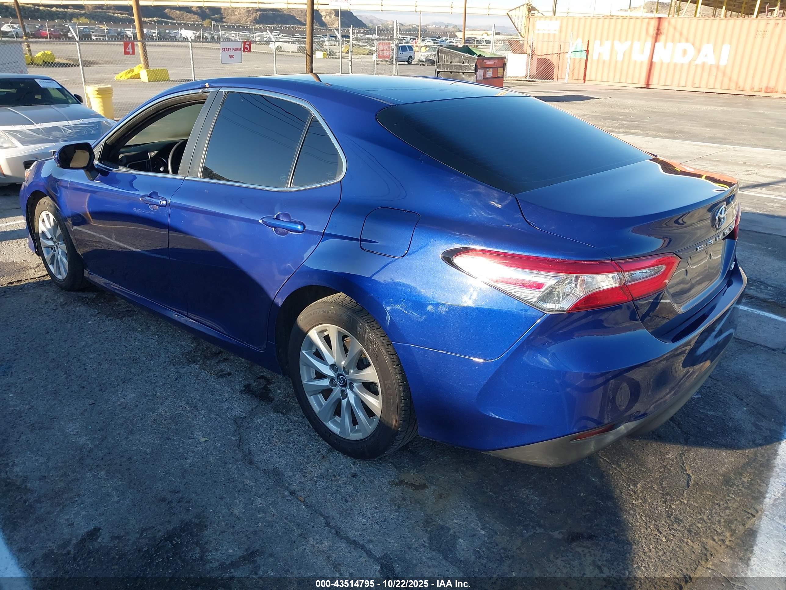 TOYOTA CAMRY image 3