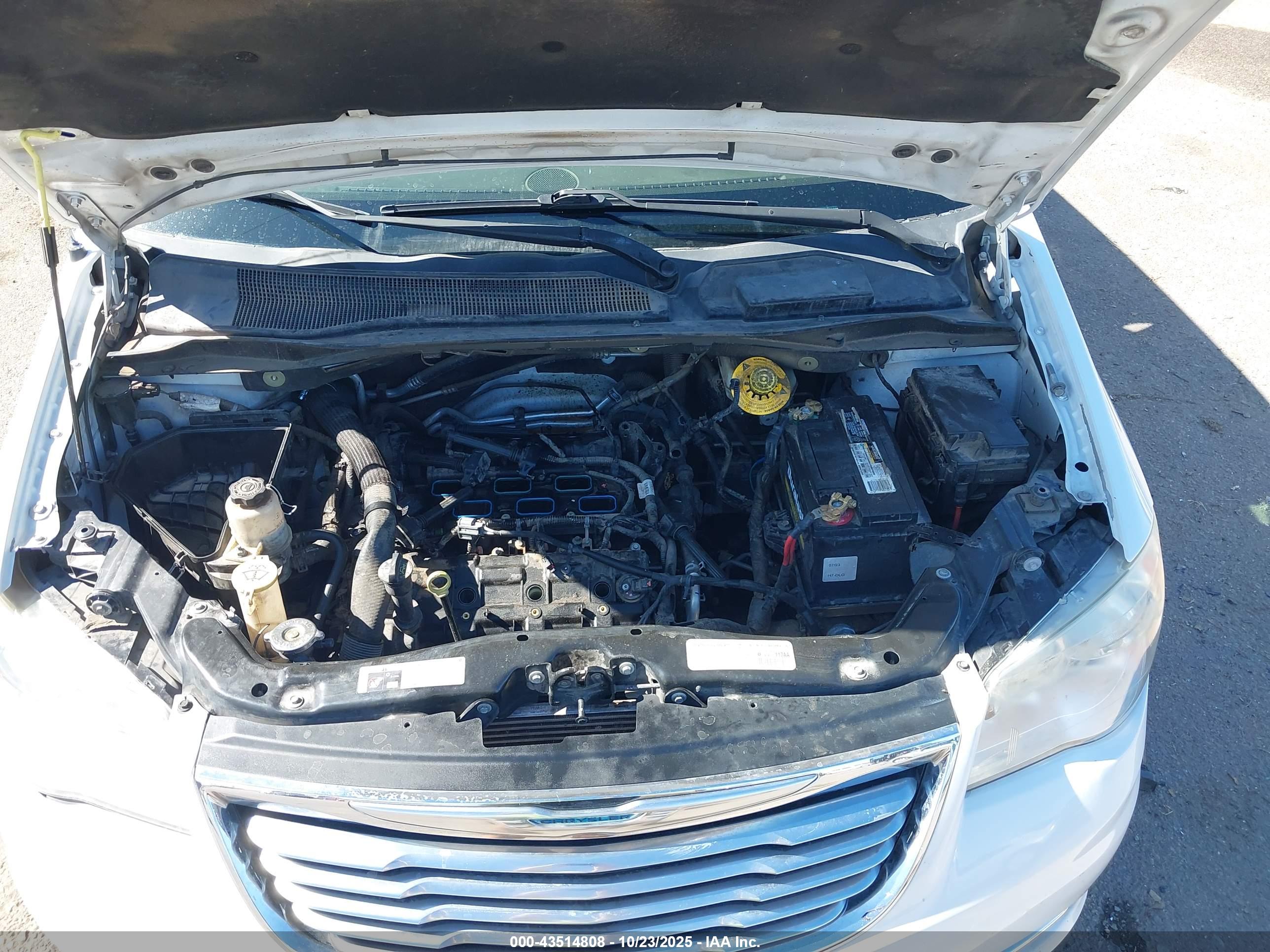 CHRYSLER TOWN image 10