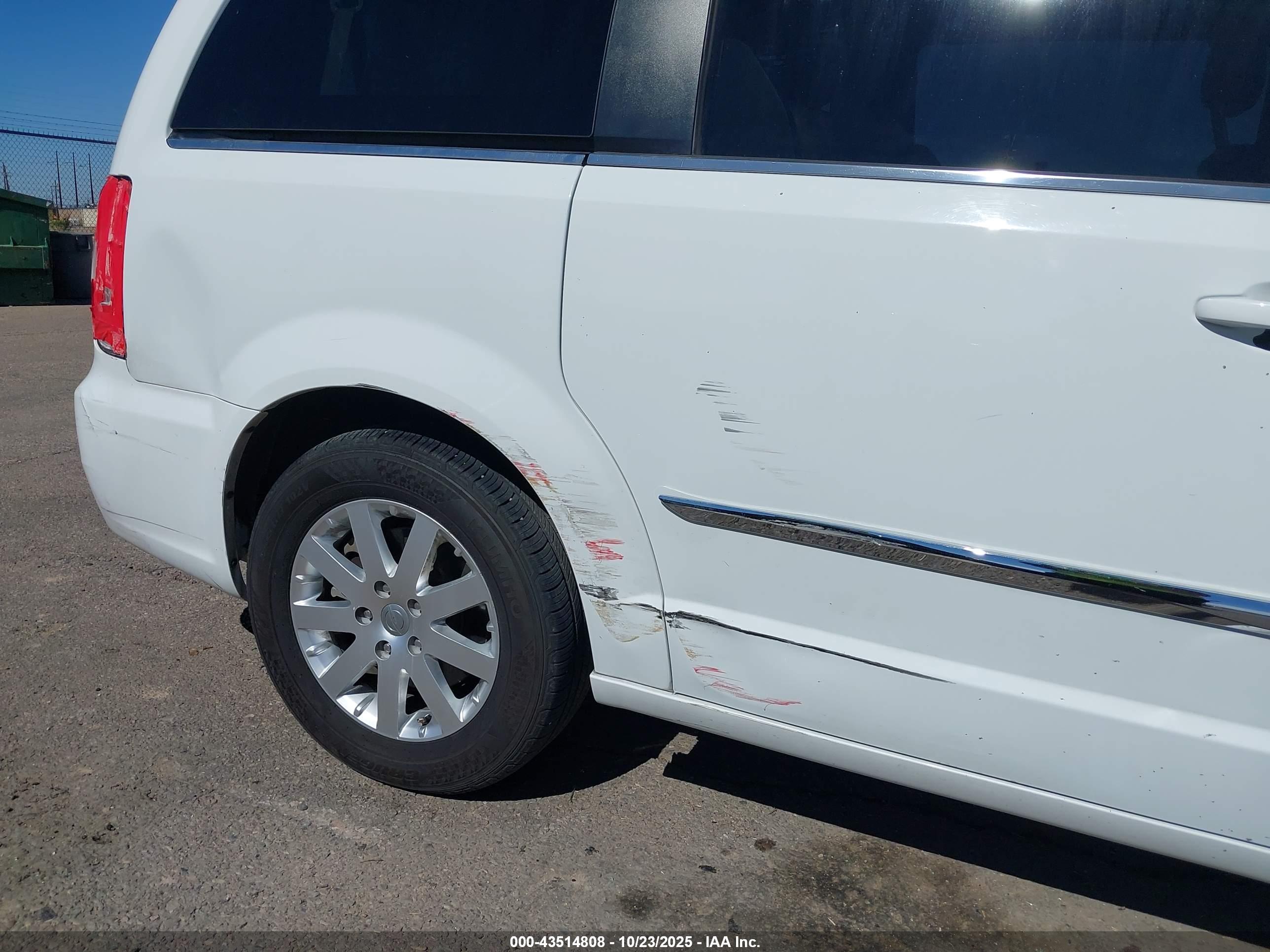CHRYSLER TOWN image 6