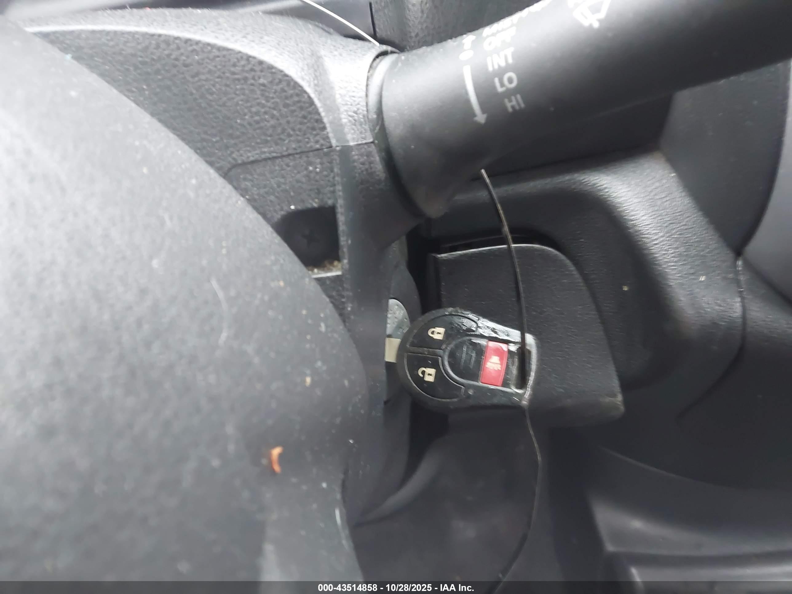 NISSAN VERSA image 11
