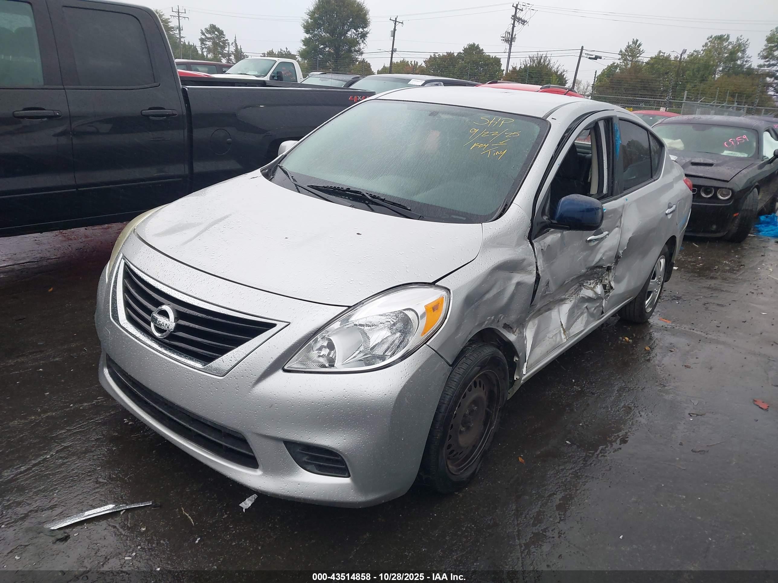 NISSAN VERSA image 2
