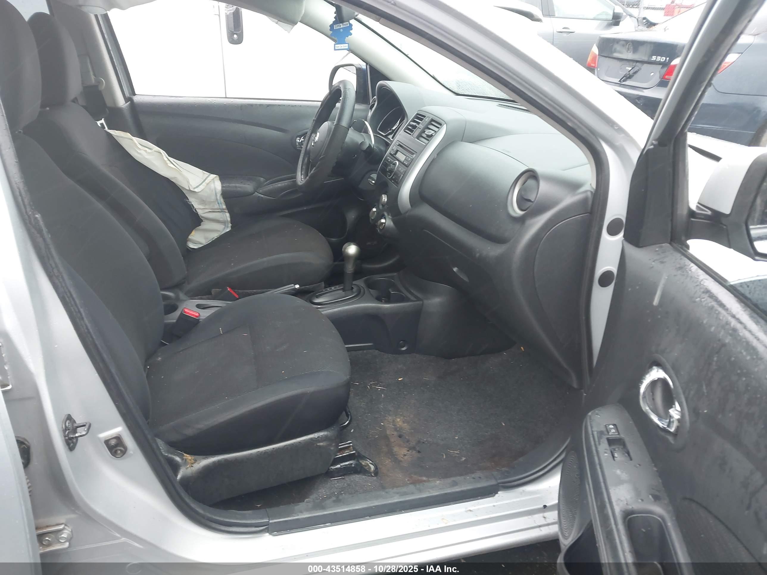 NISSAN VERSA image 5