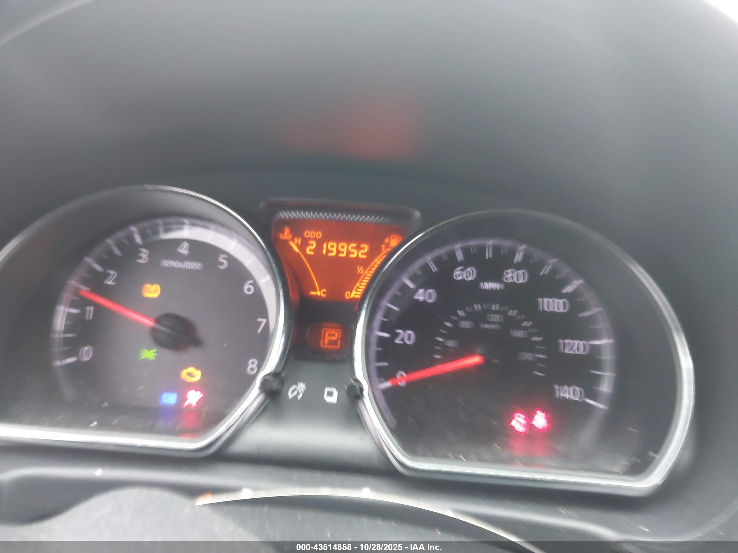 NISSAN VERSA image 7