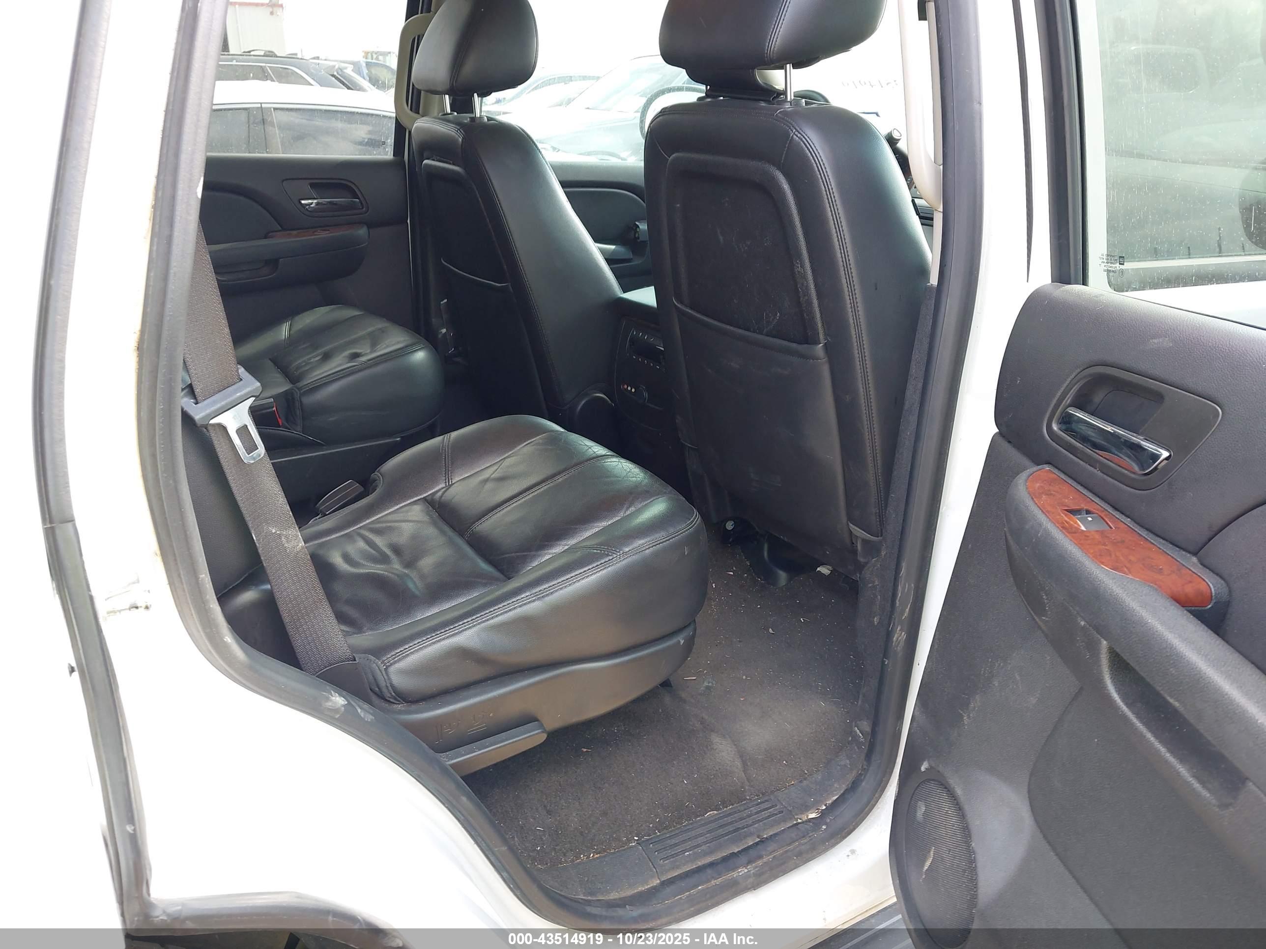 CHEVROLET TAHOE image 8