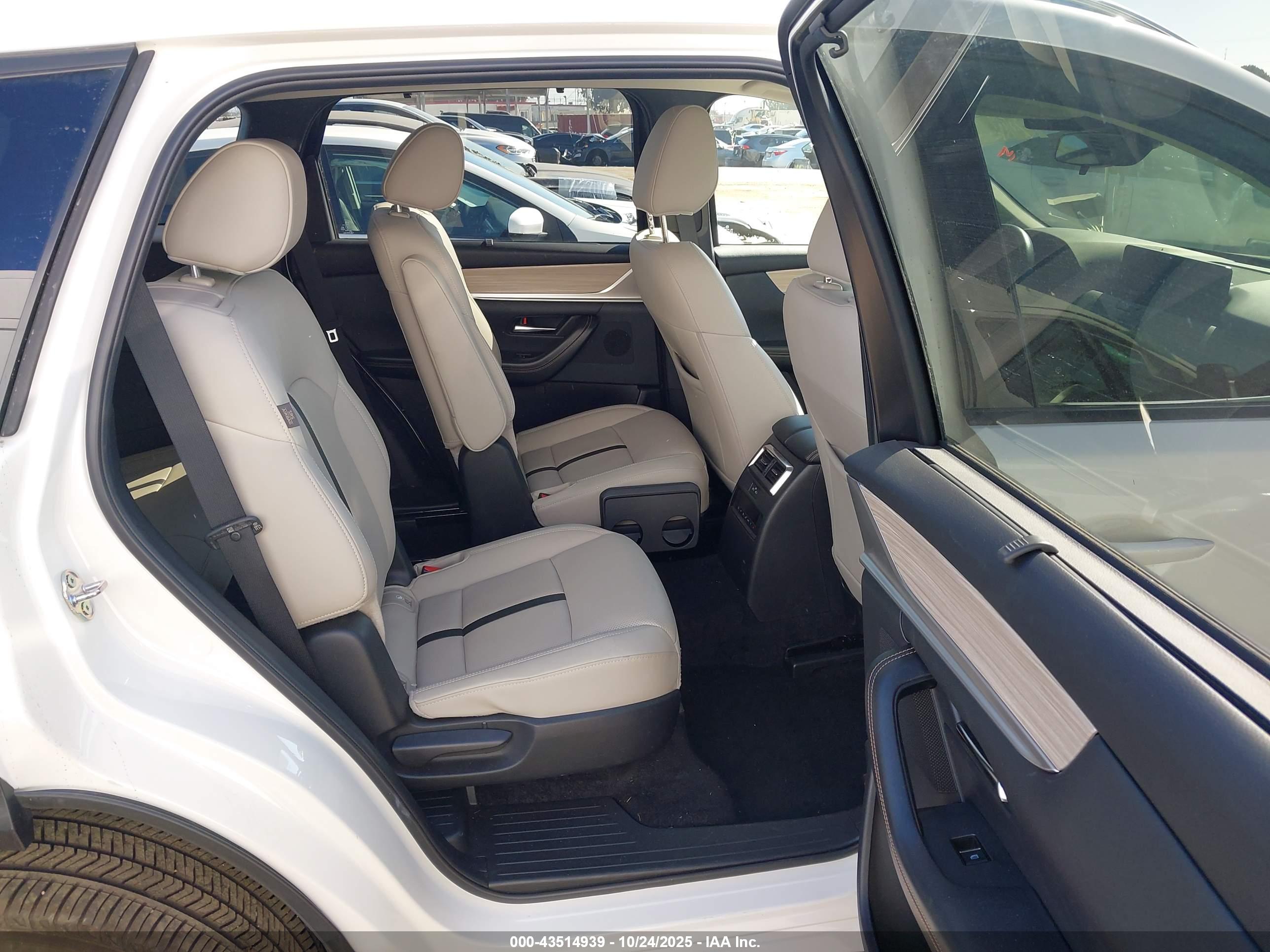 MAZDA CX-90 image 8
