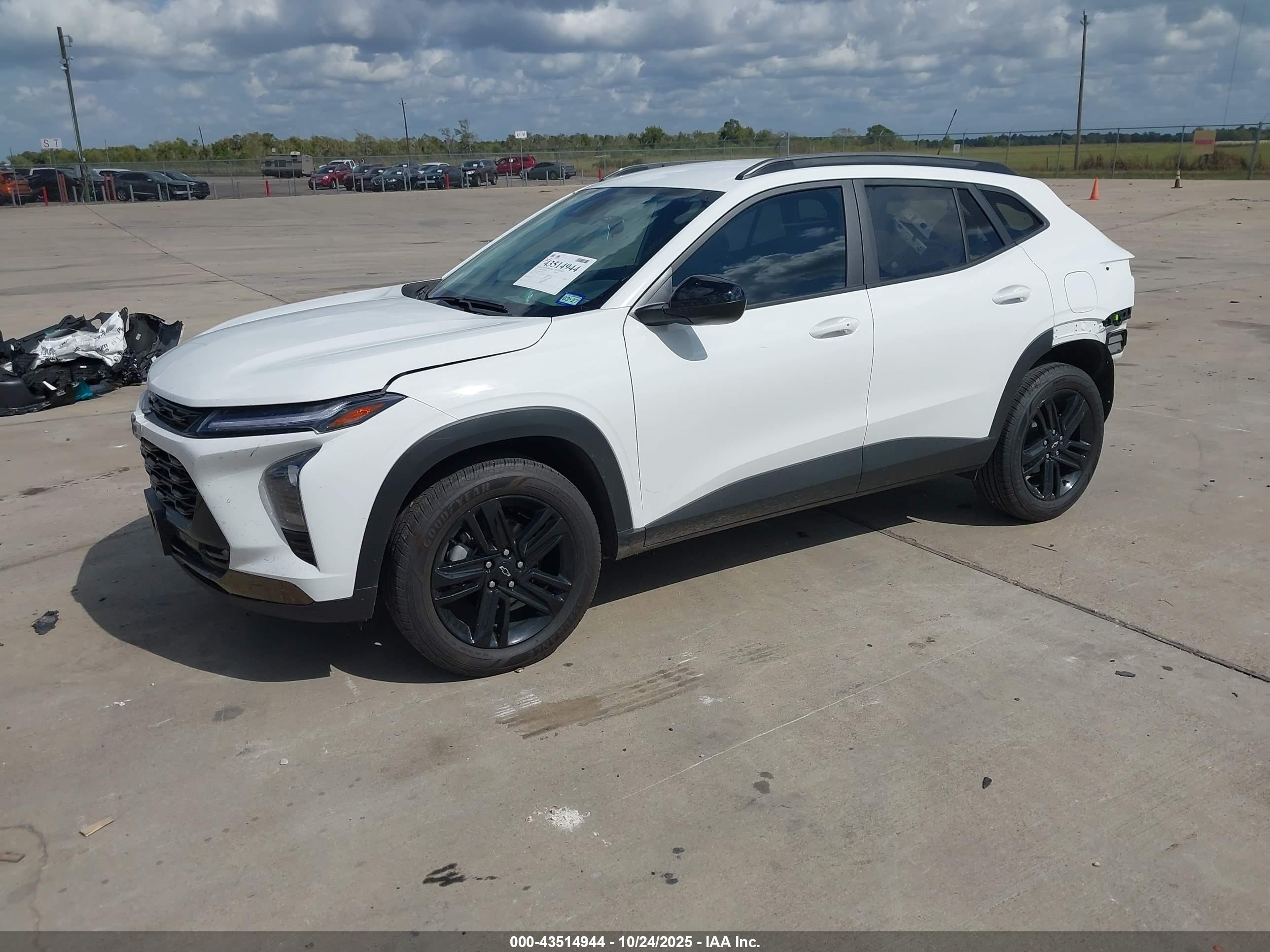 CHEVROLET TRAX image 2
