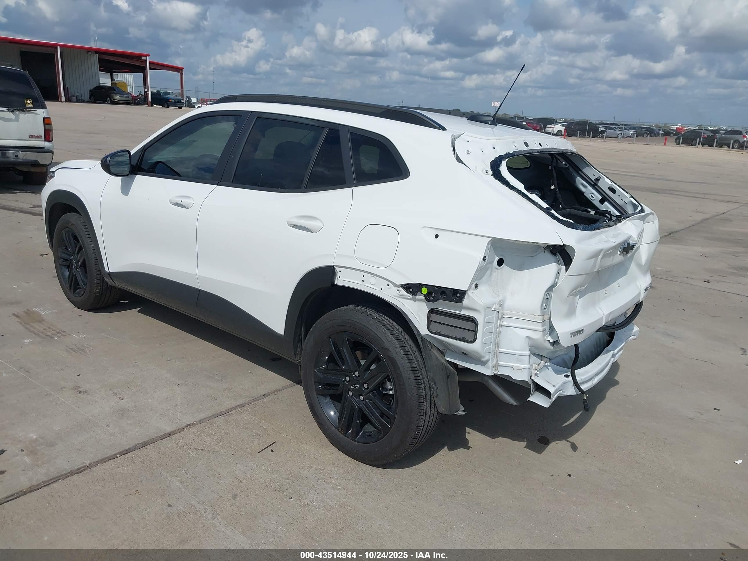 CHEVROLET TRAX image 3