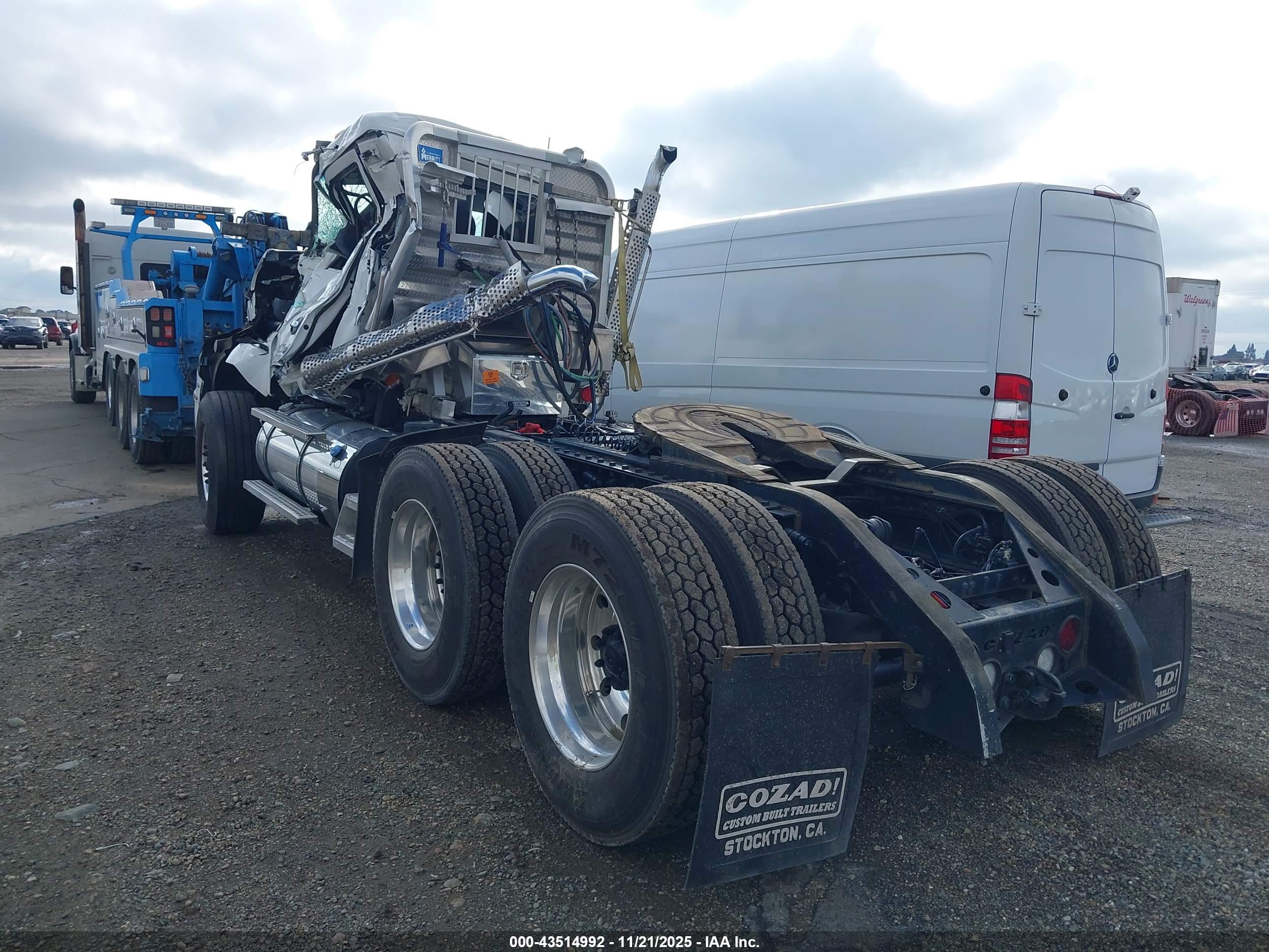 KENWORTH T880 image 3