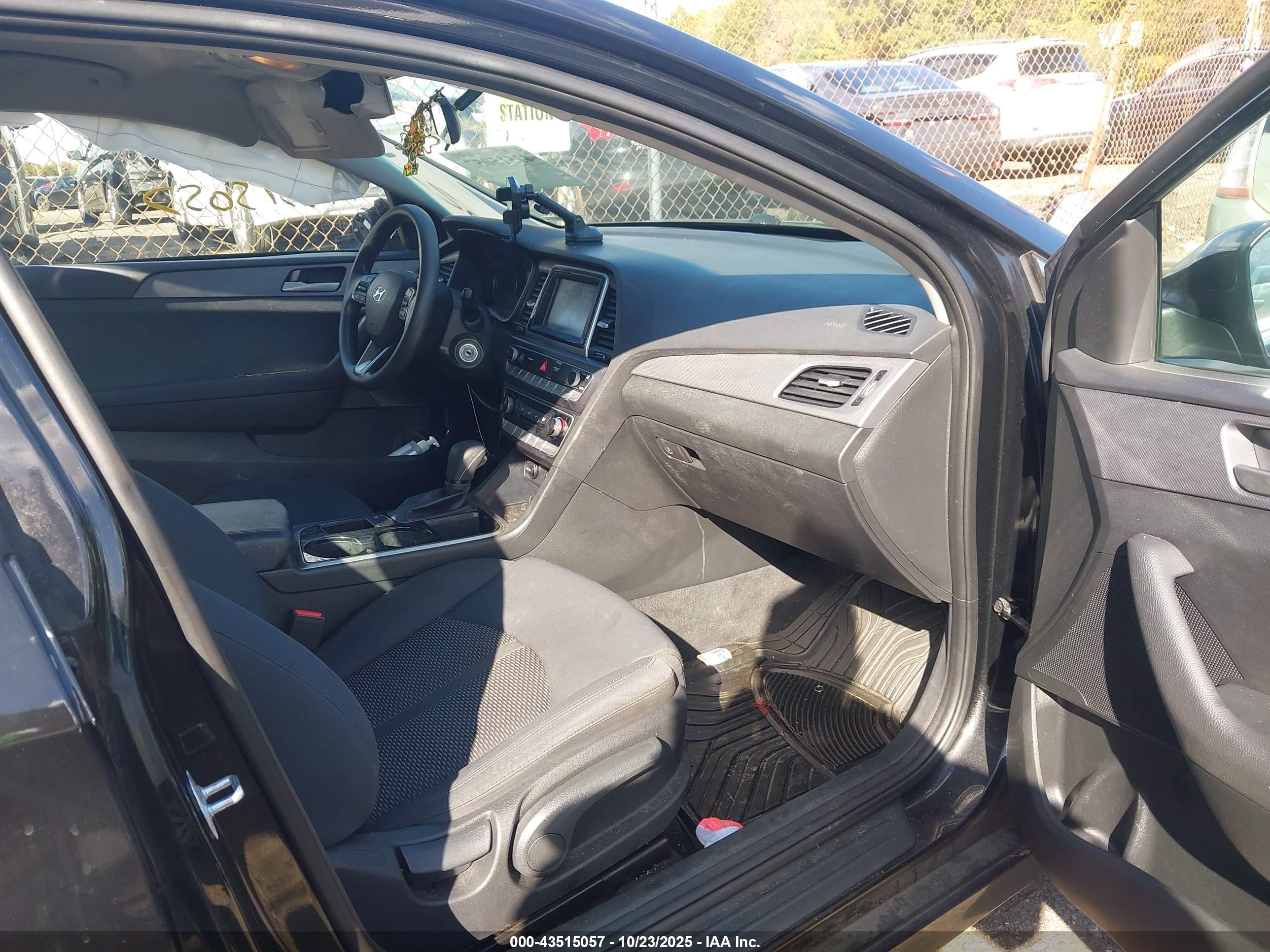 HYUNDAI SONATA image 5