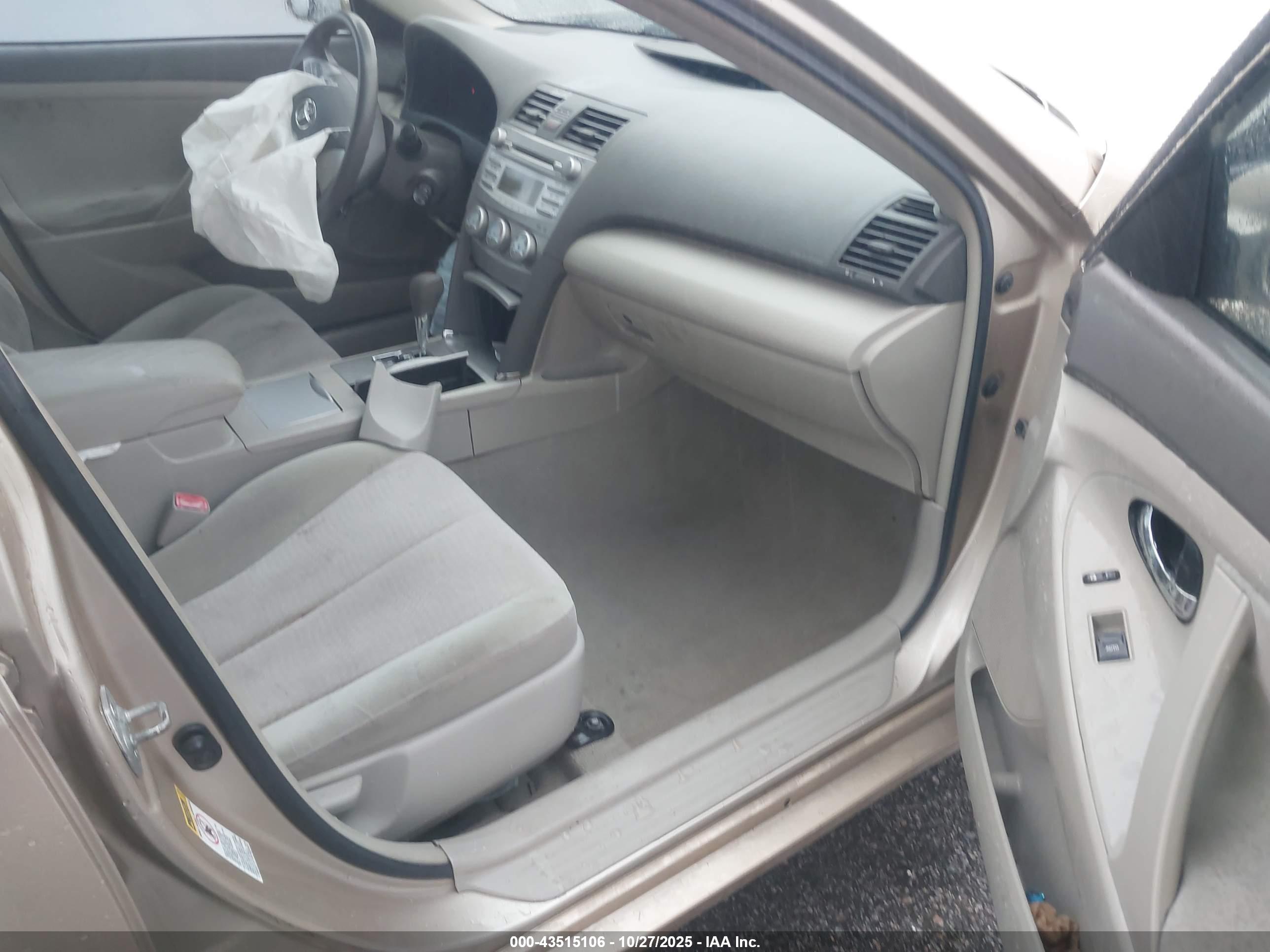 TOYOTA CAMRY image 5