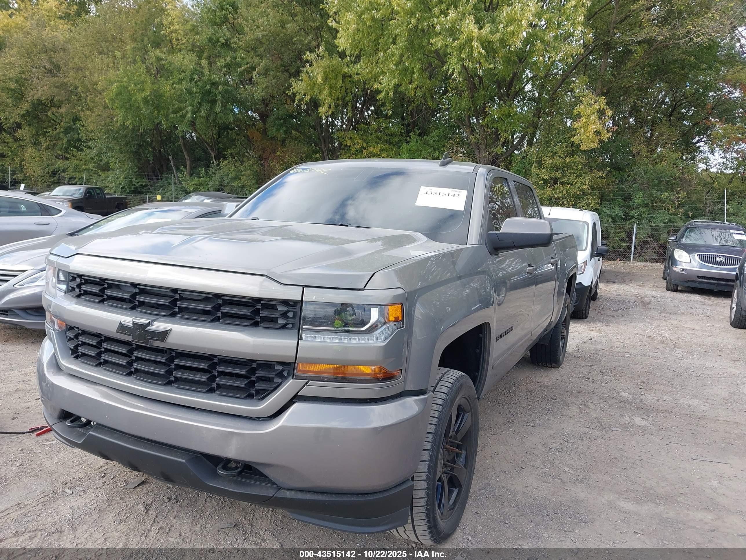 CHEVROLET SILVERADO image 2