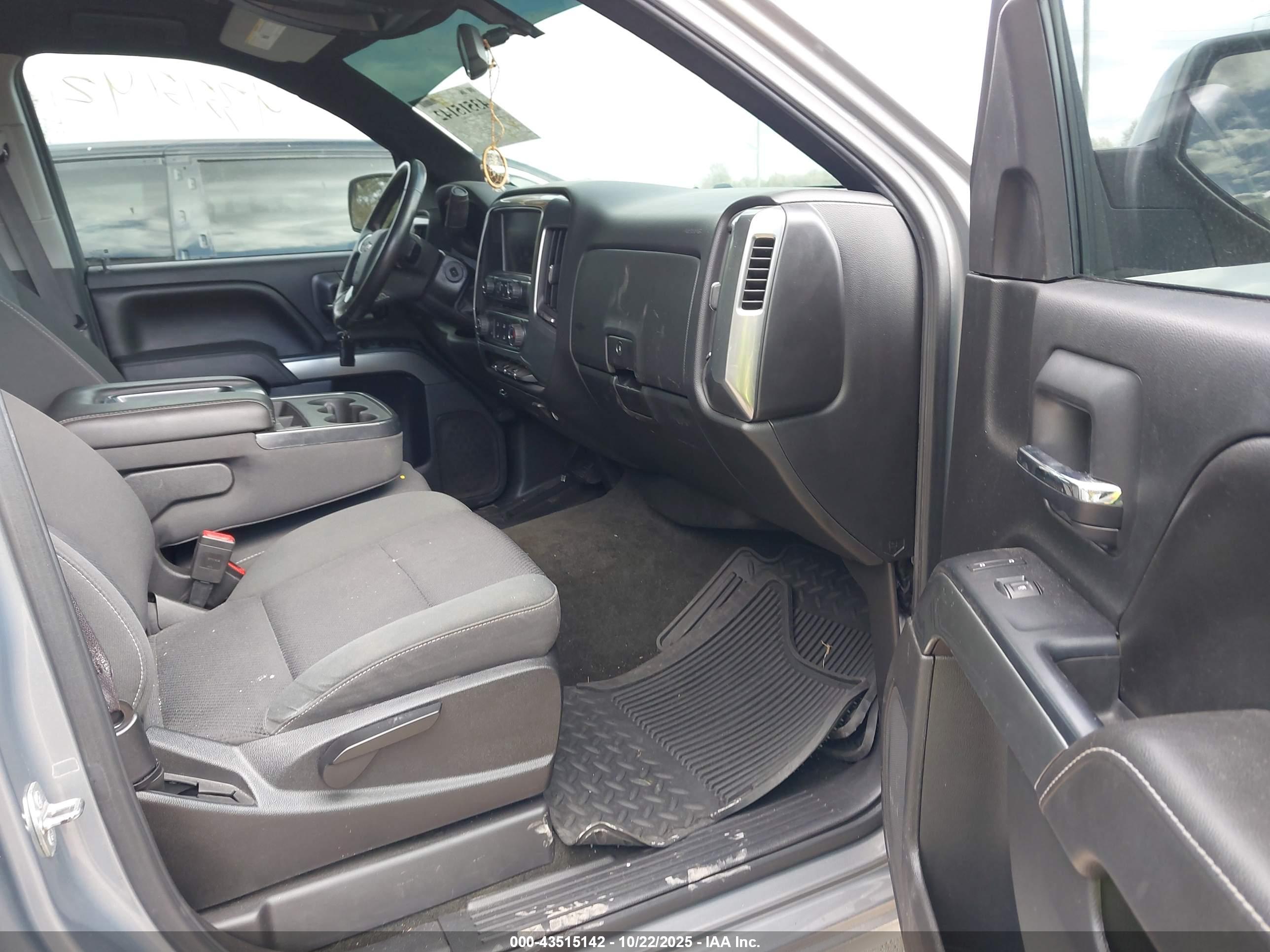 CHEVROLET SILVERADO image 5