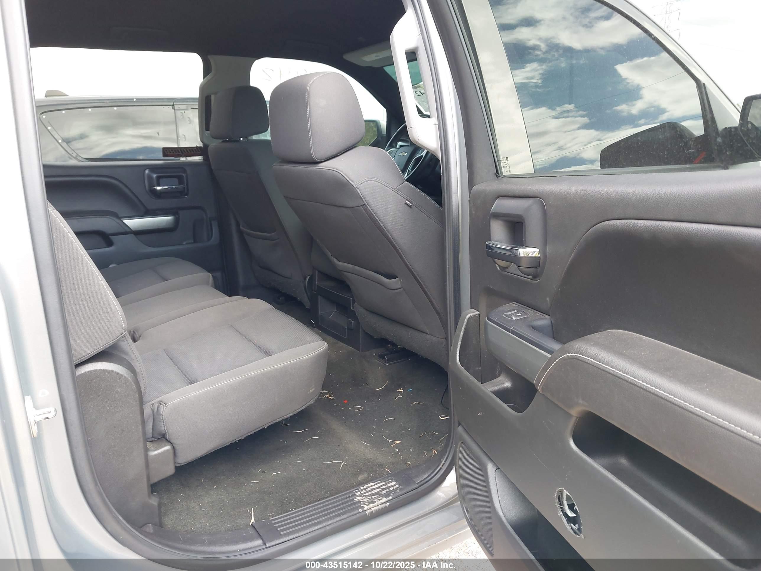 CHEVROLET SILVERADO image 8
