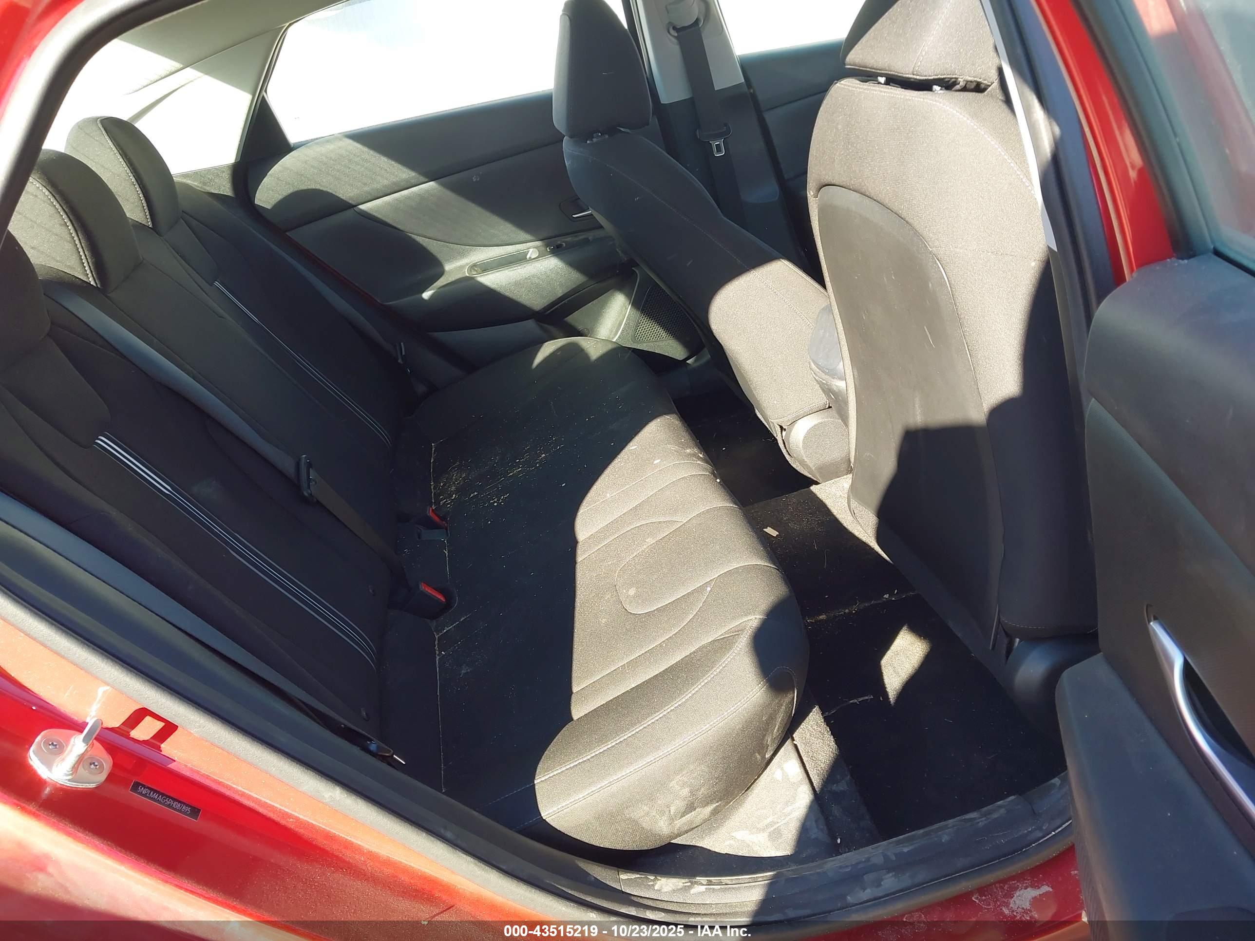 HYUNDAI ELANTRA image 8