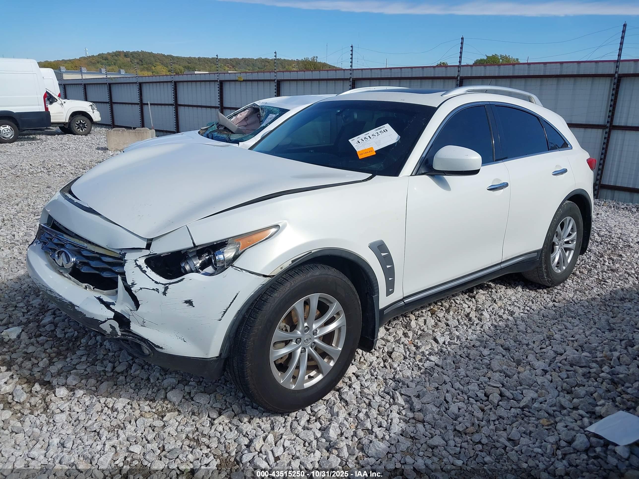 INFINITI FX35 image 2