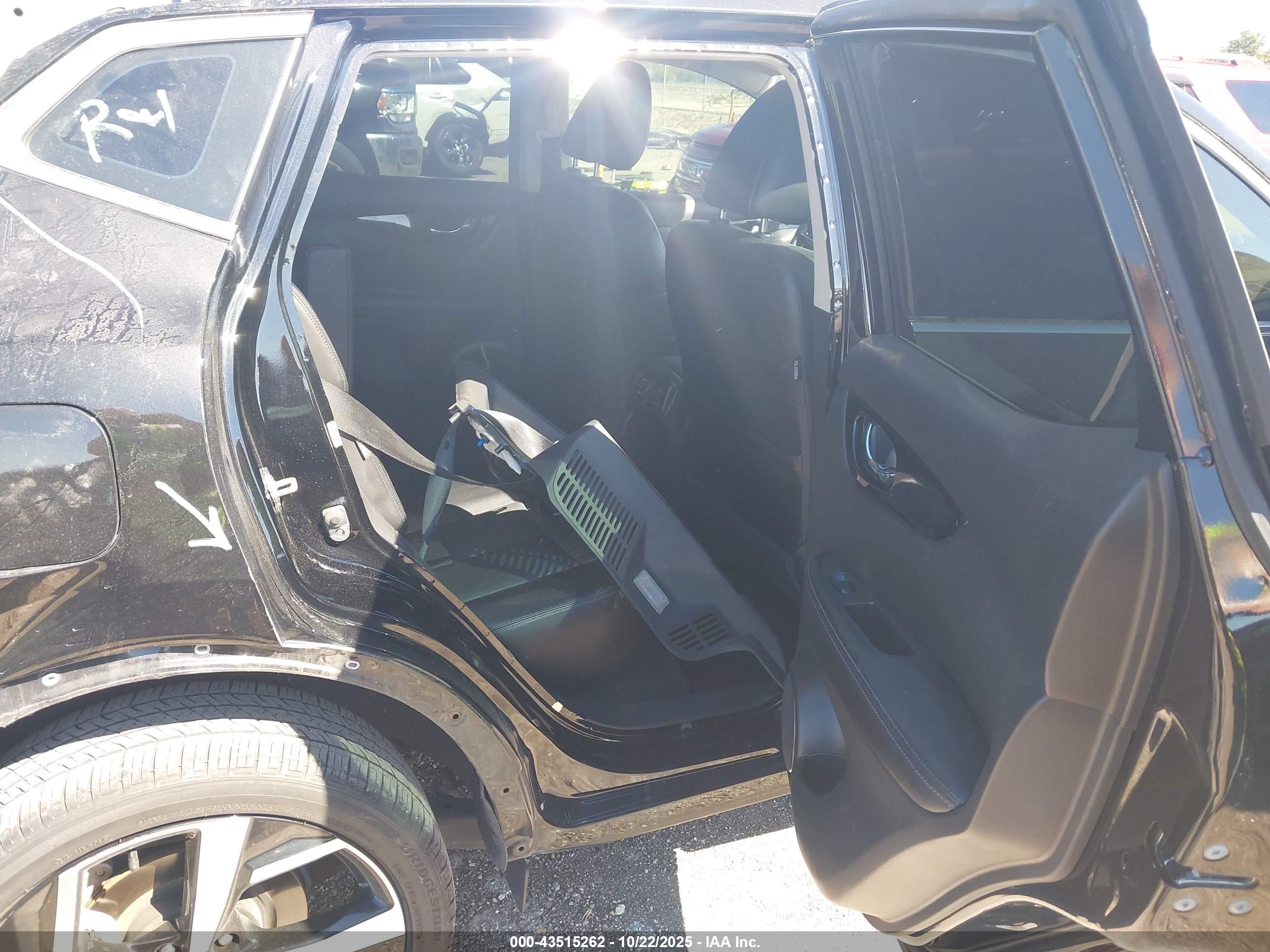 NISSAN ROGUE image 8