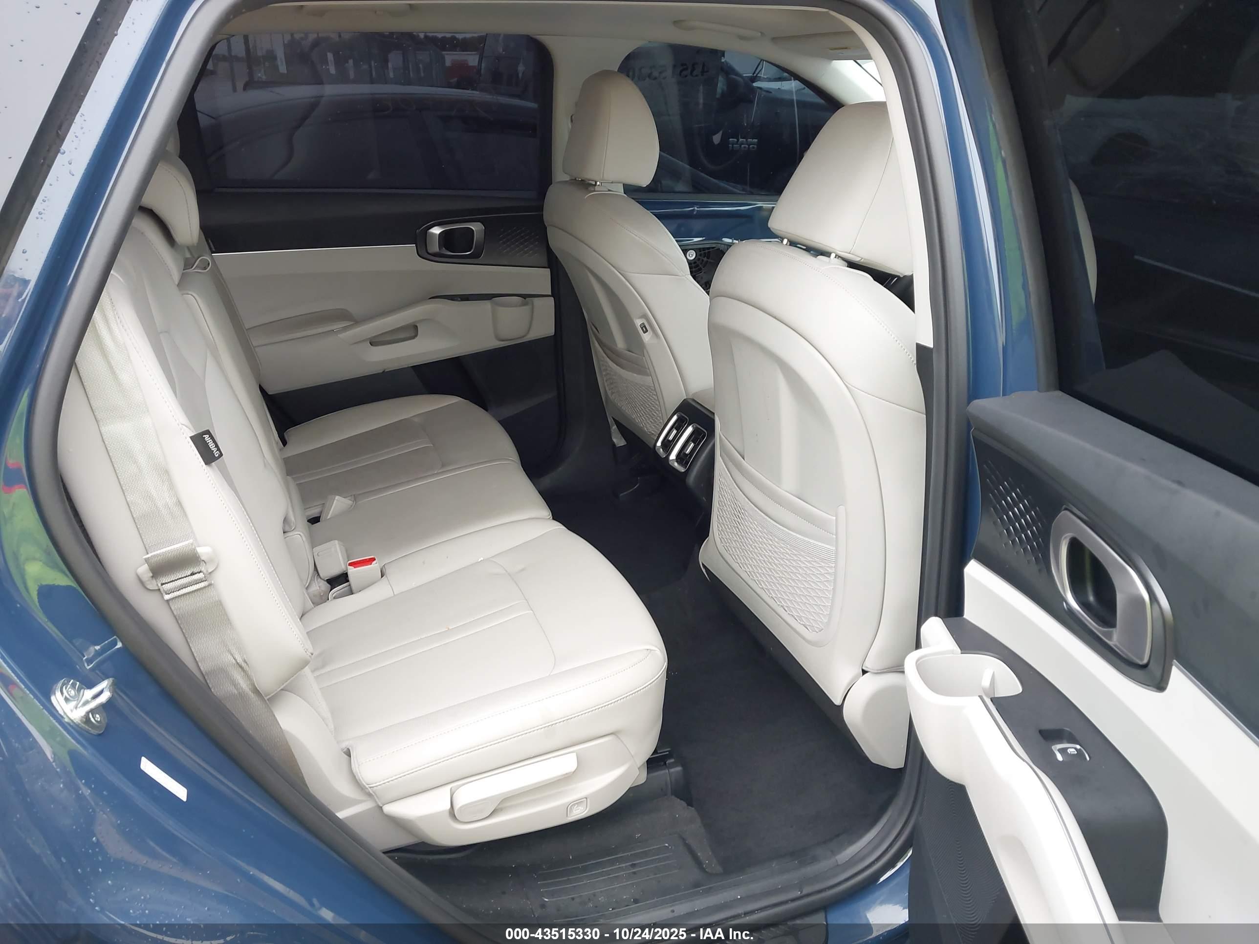 KIA SORENTO image 8