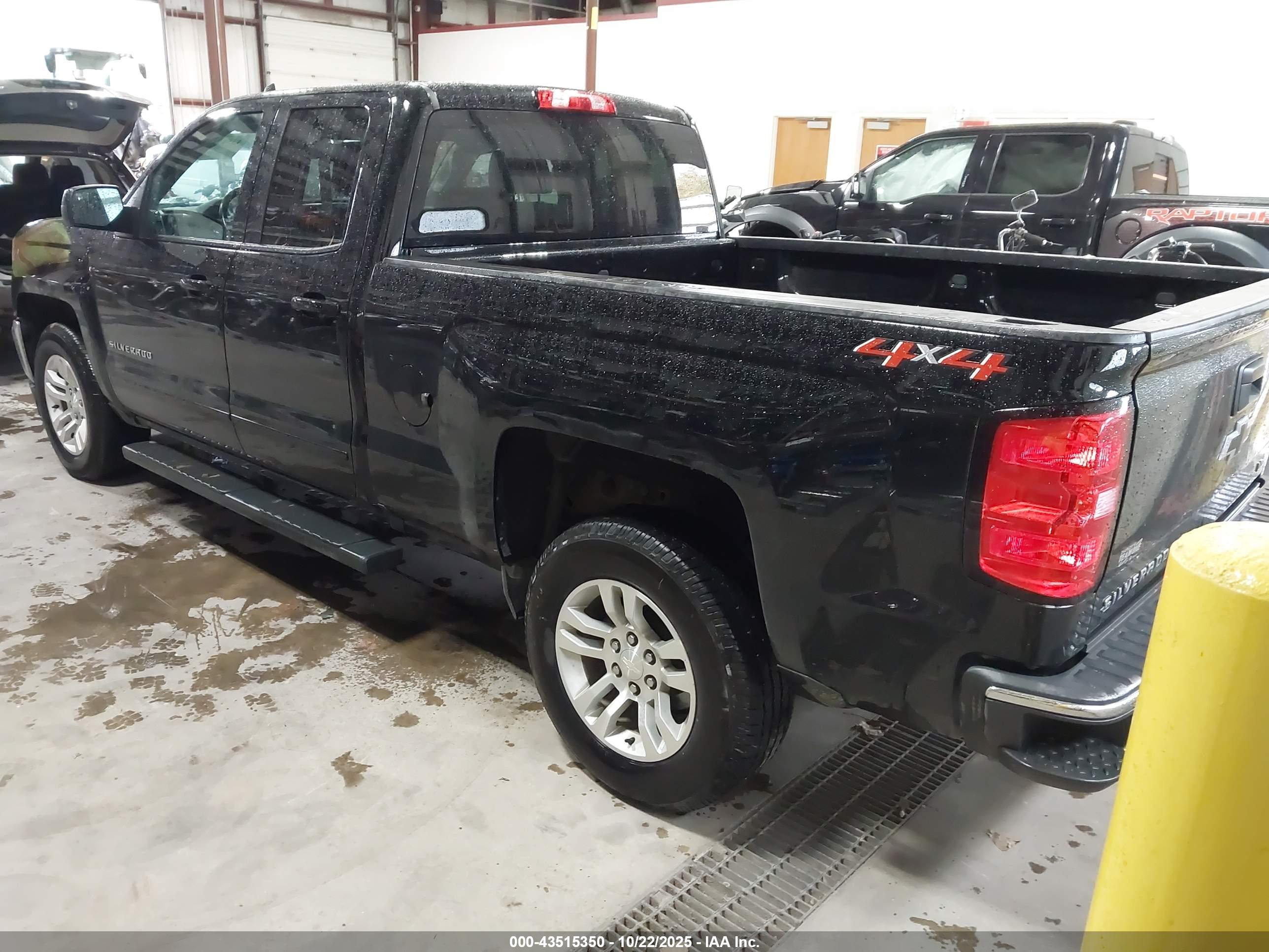 CHEVROLET SILVERADO image 3