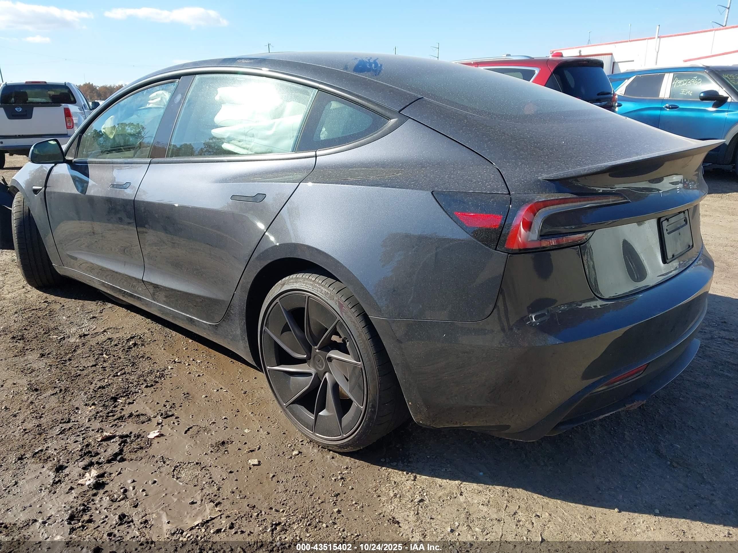 TESLA MODEL image 3