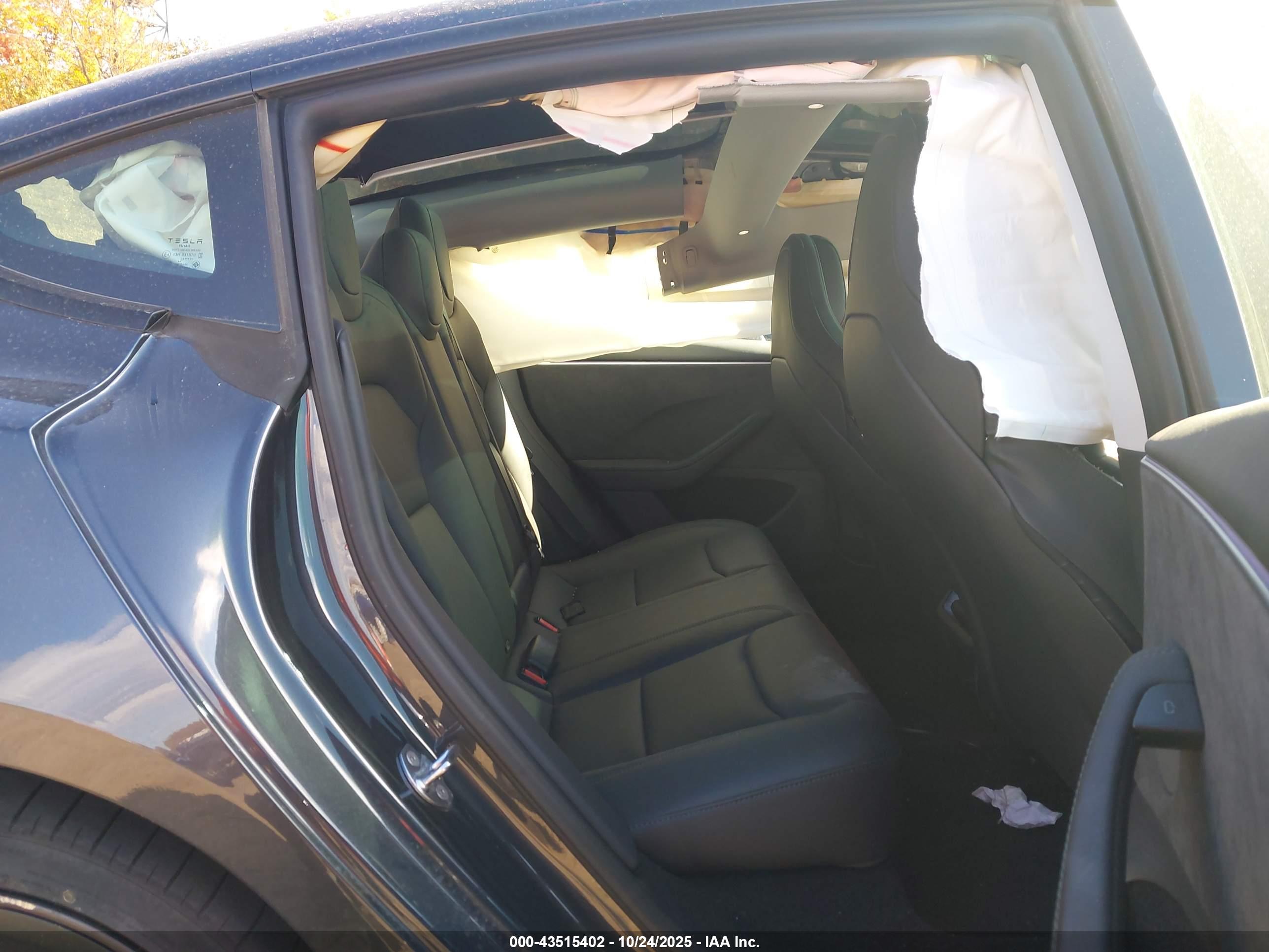 TESLA MODEL image 8