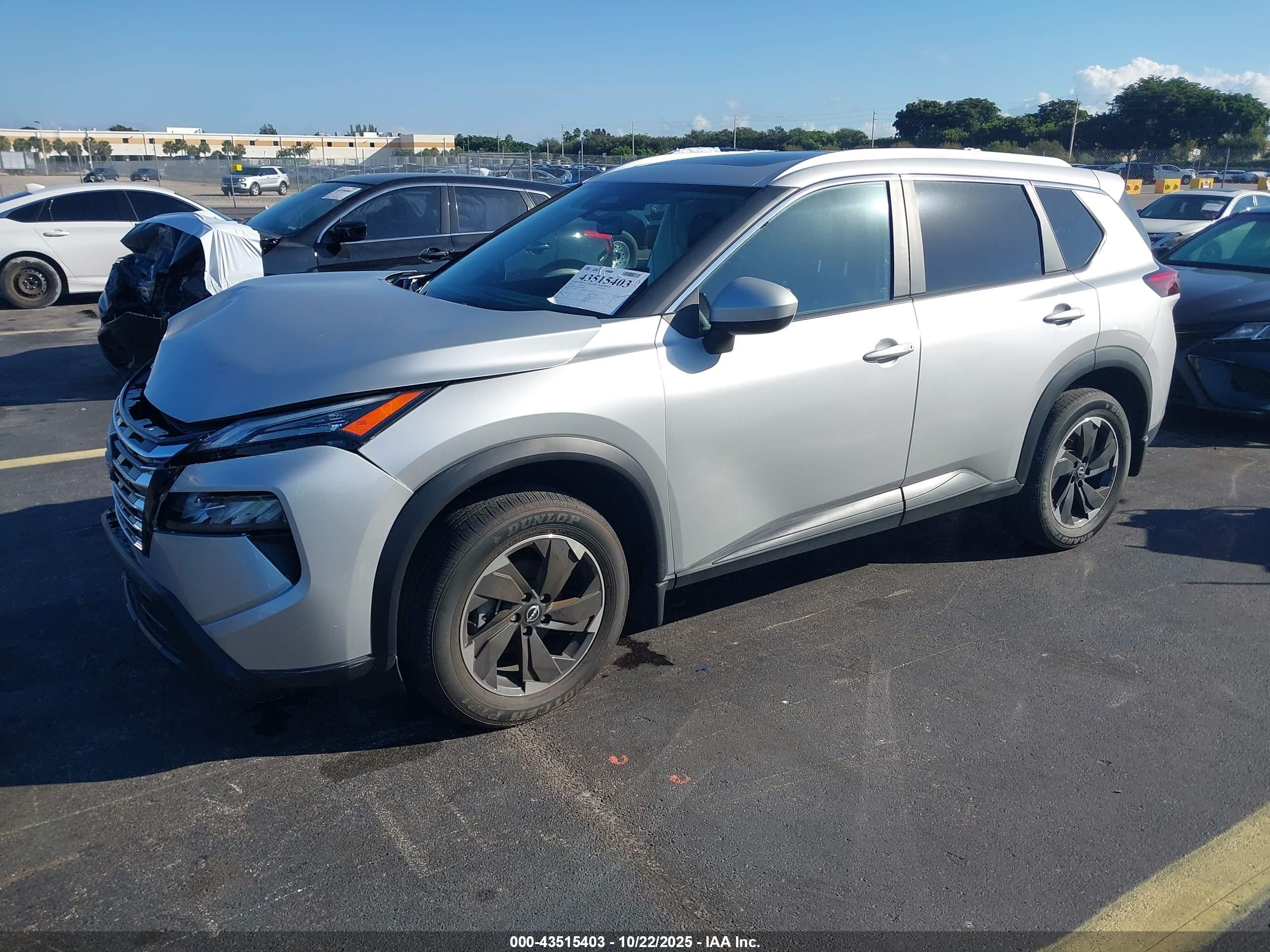 NISSAN ROGUE image 2