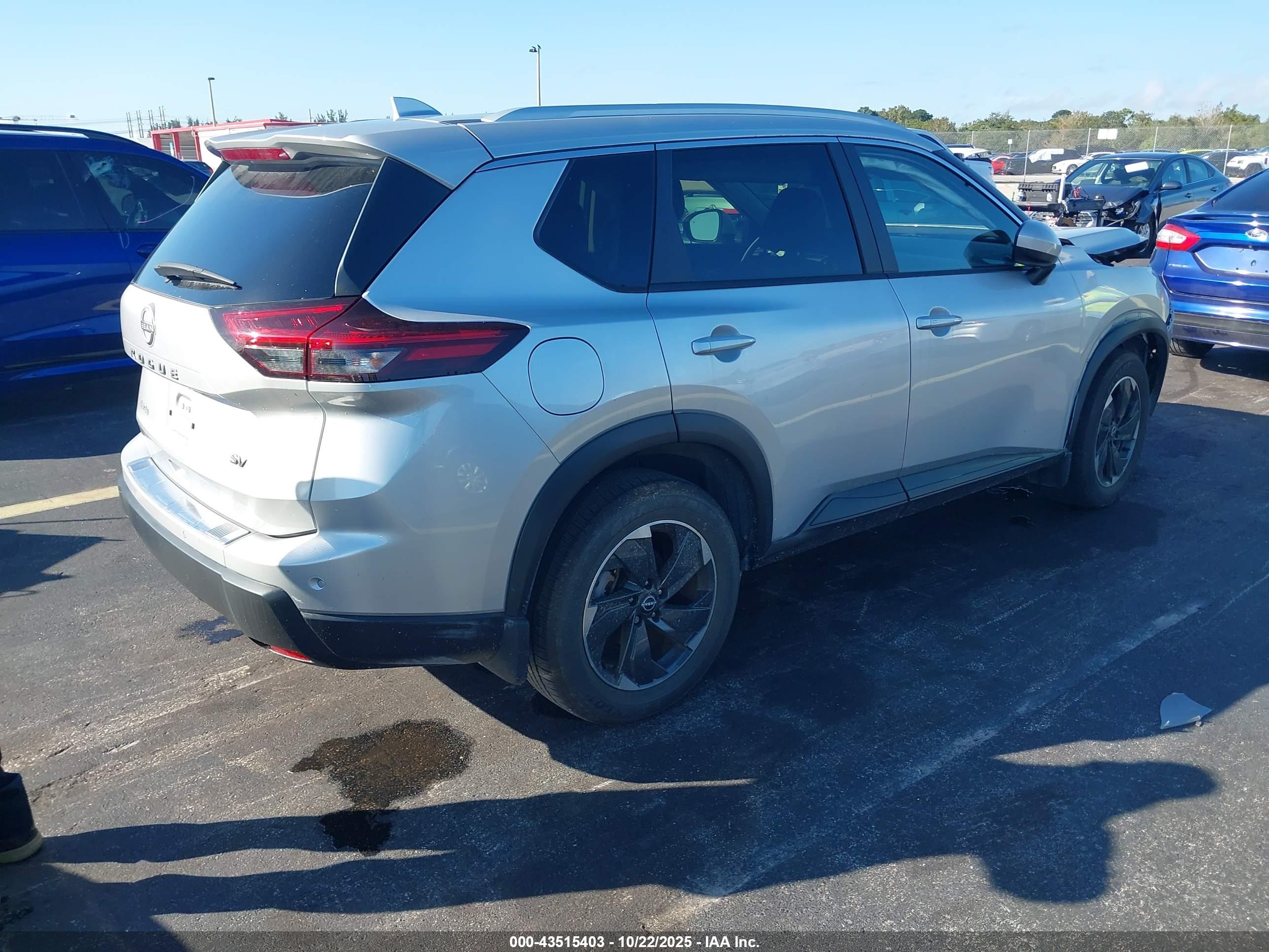 NISSAN ROGUE image 4