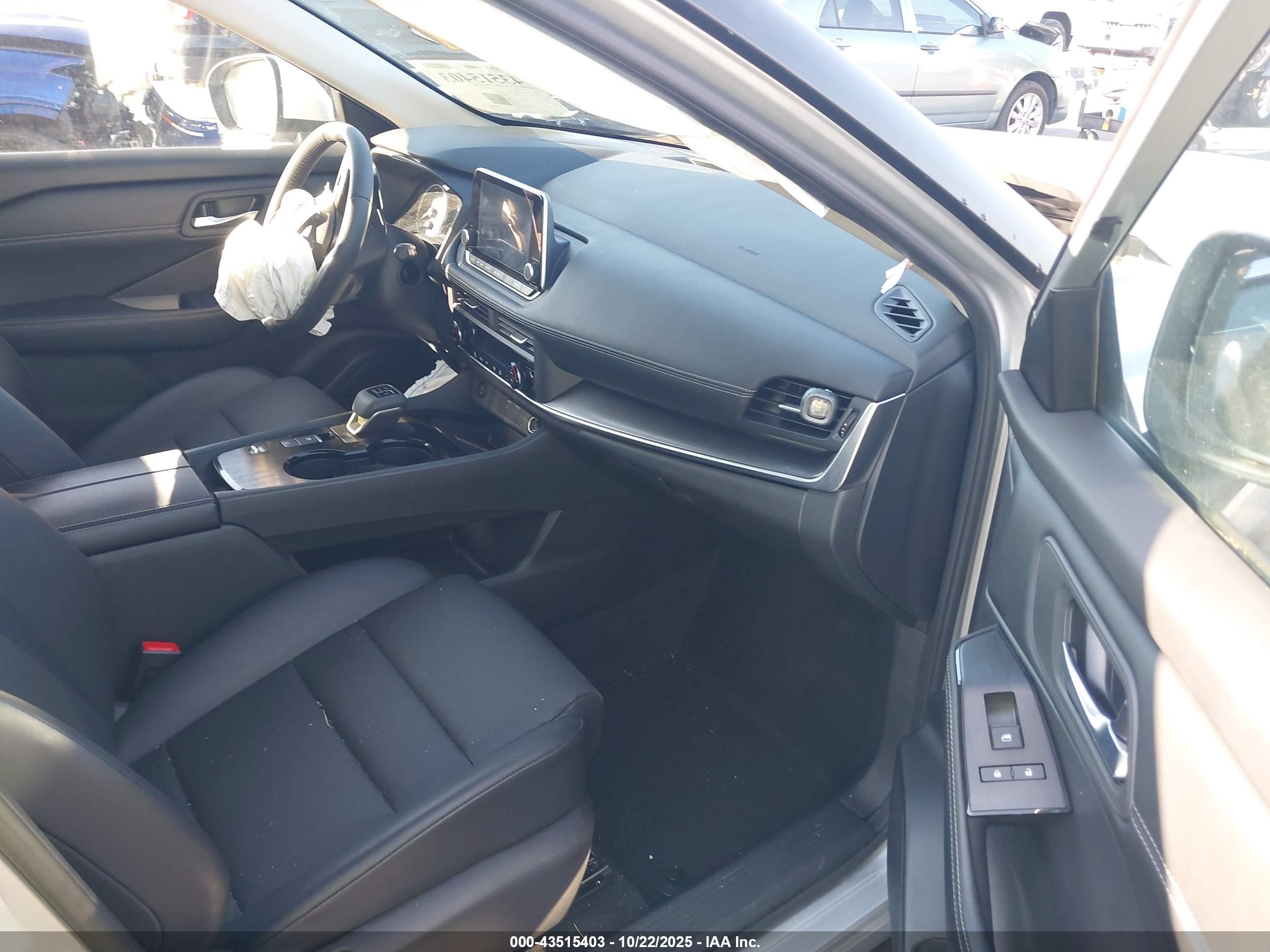 NISSAN ROGUE image 5