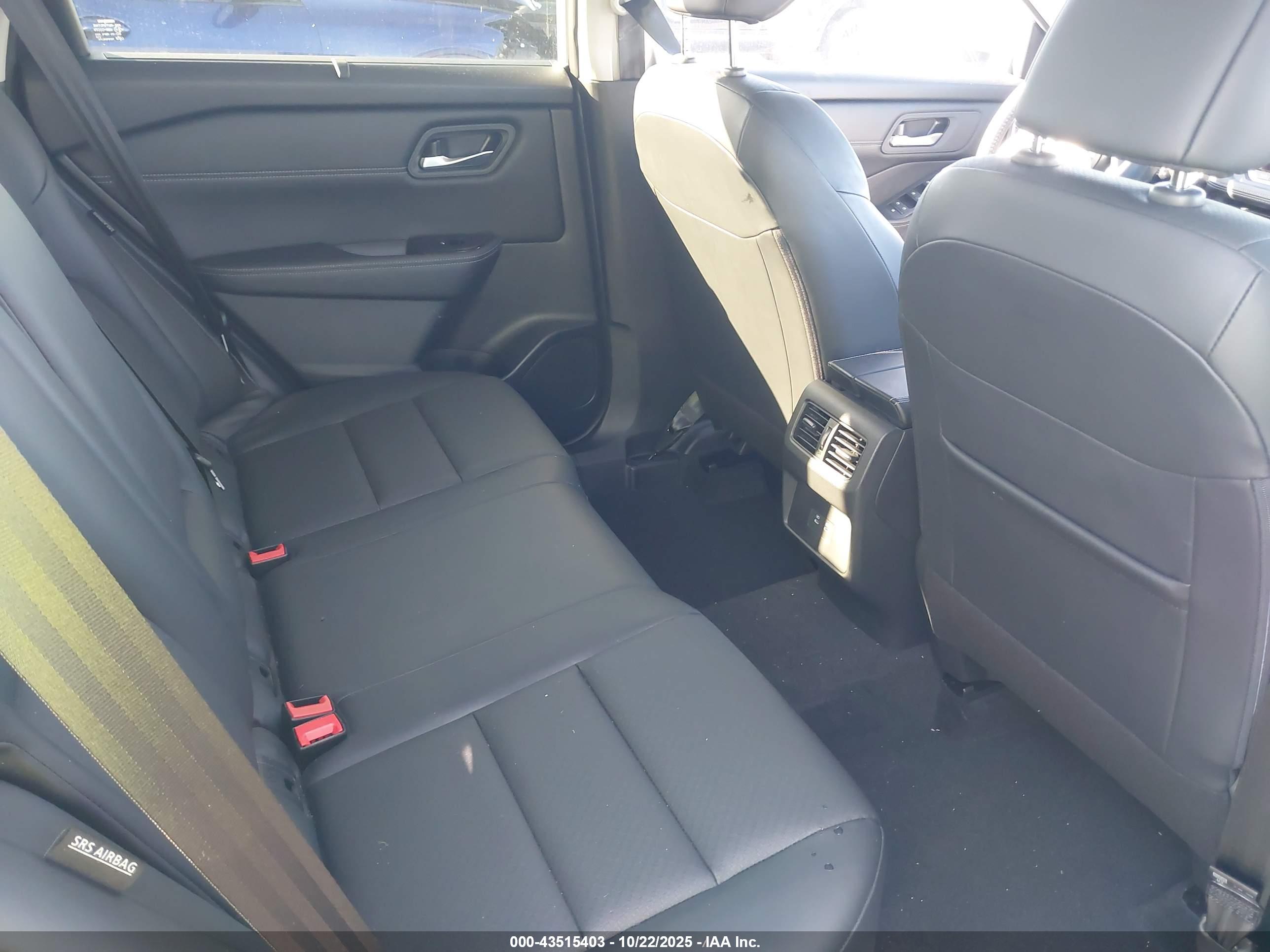 NISSAN ROGUE image 8