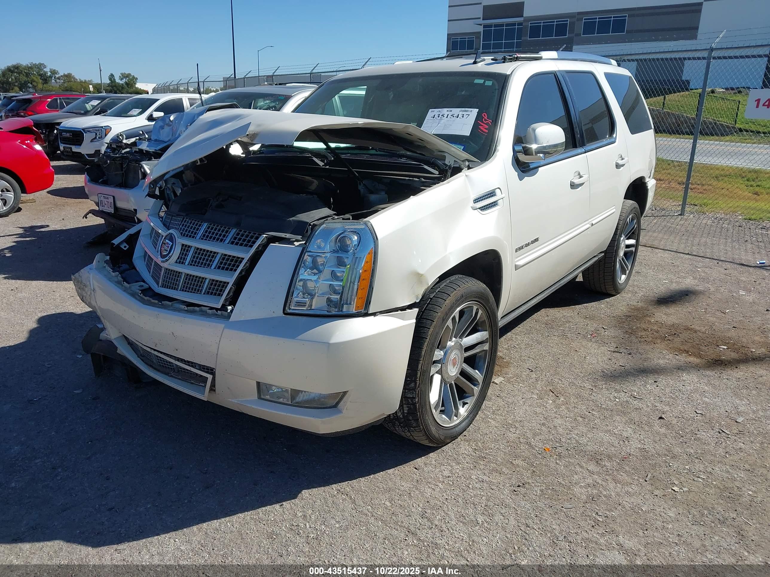 CADILLAC ESCALADE image 2