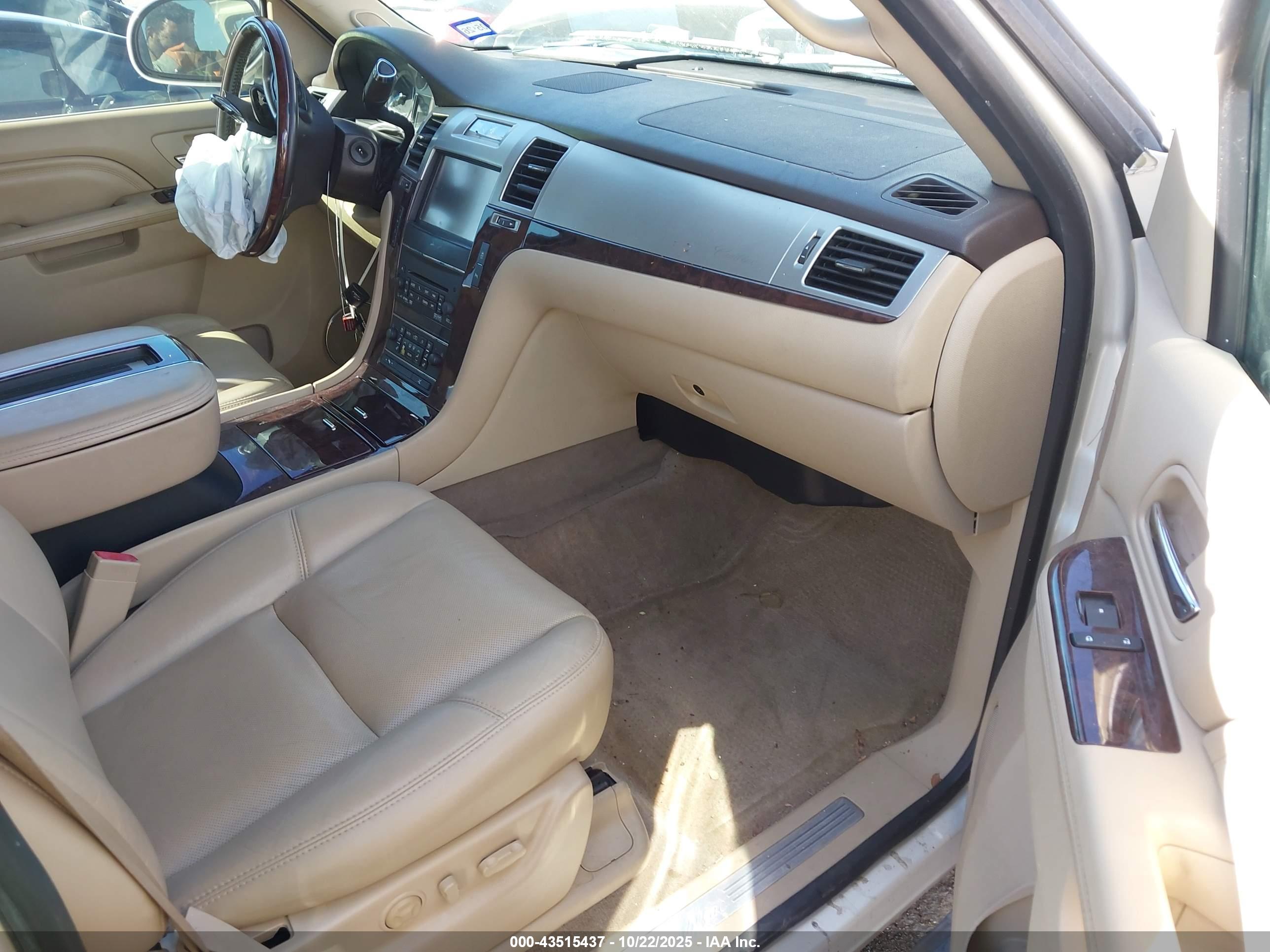 CADILLAC ESCALADE image 5