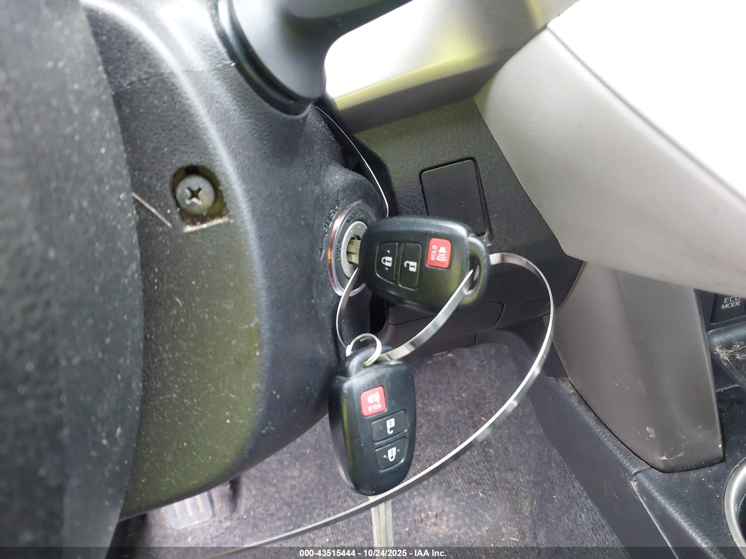 TOYOTA RAV4 image 11